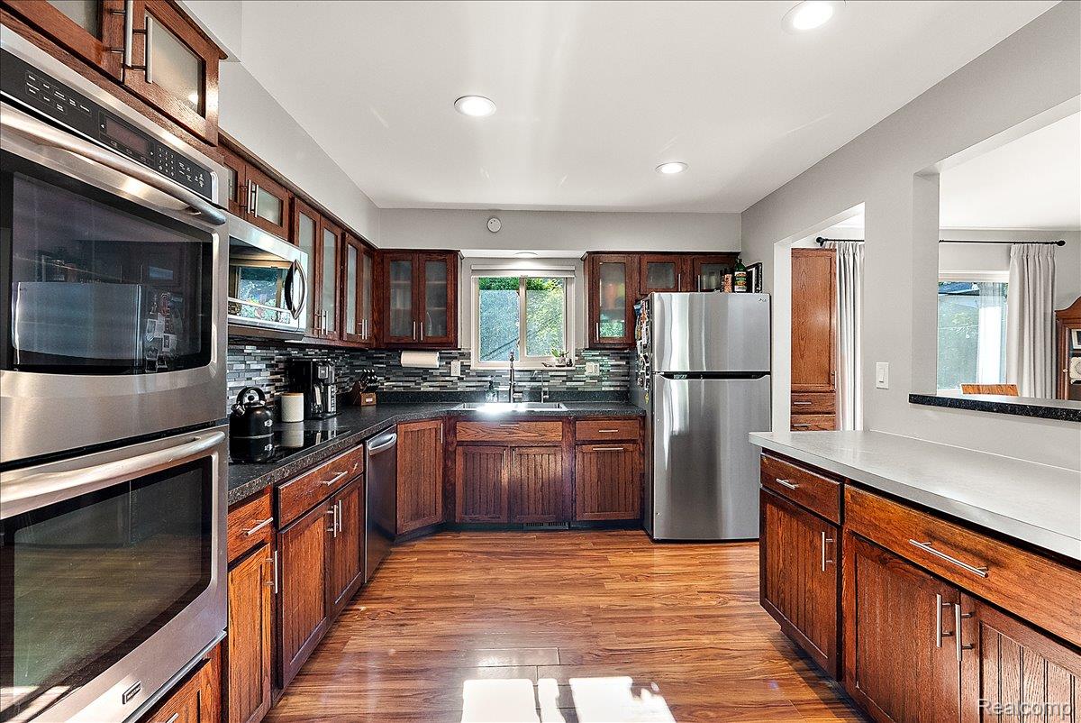 6023 Paramus Property Photo 13