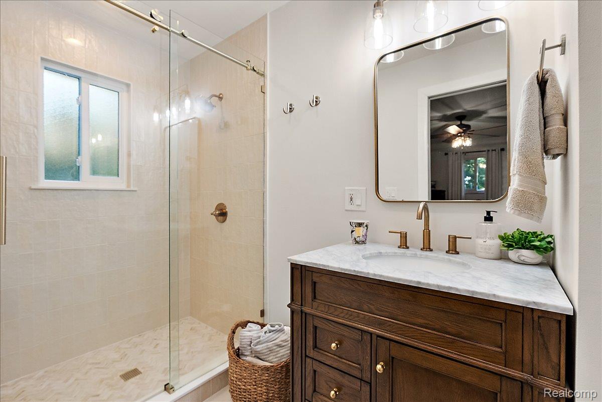 6023 Paramus Property Photo 22