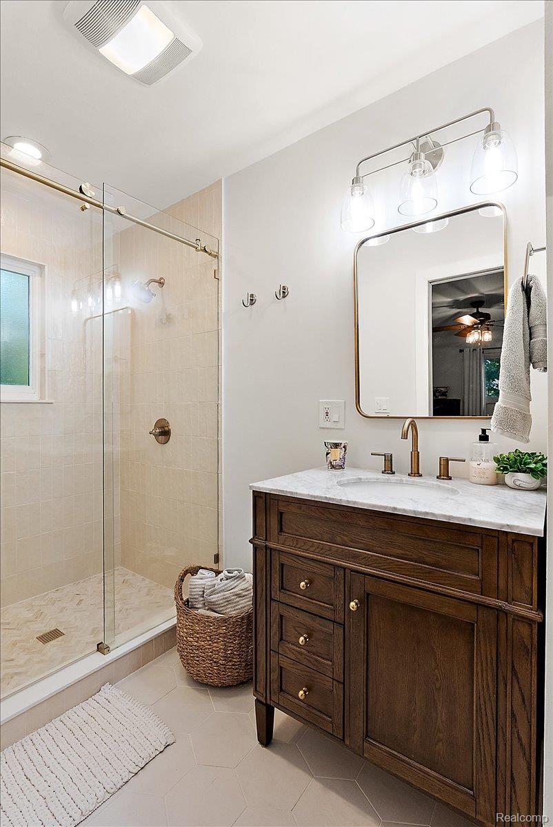 6023 Paramus Property Photo 23