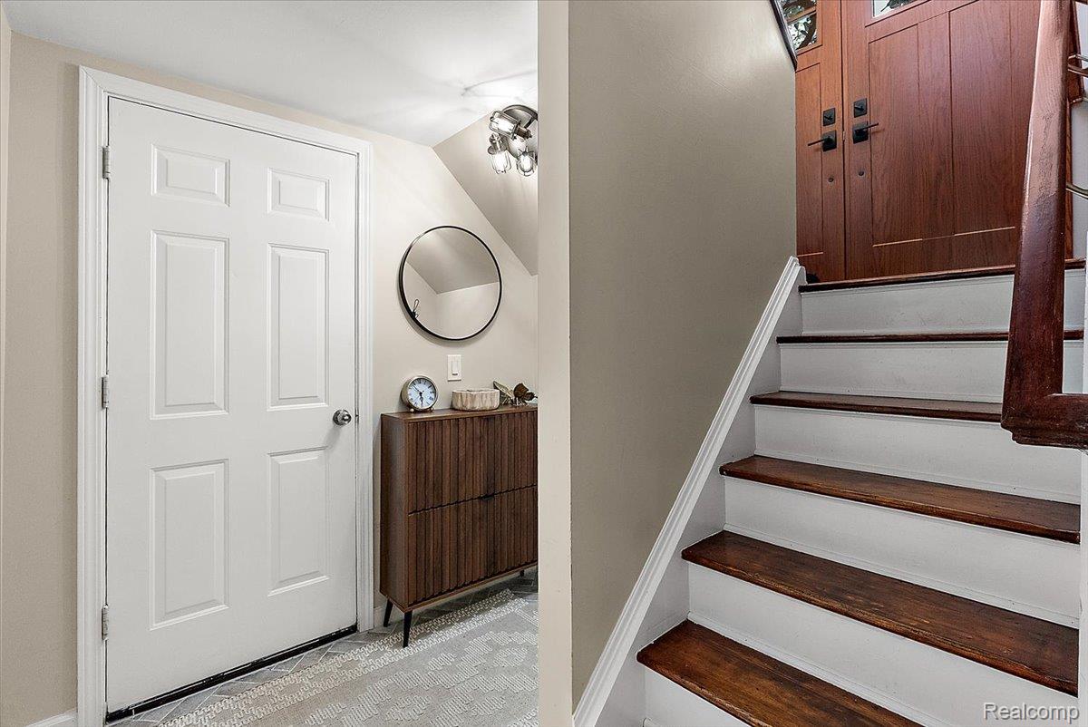 6023 Paramus Property Photo 33