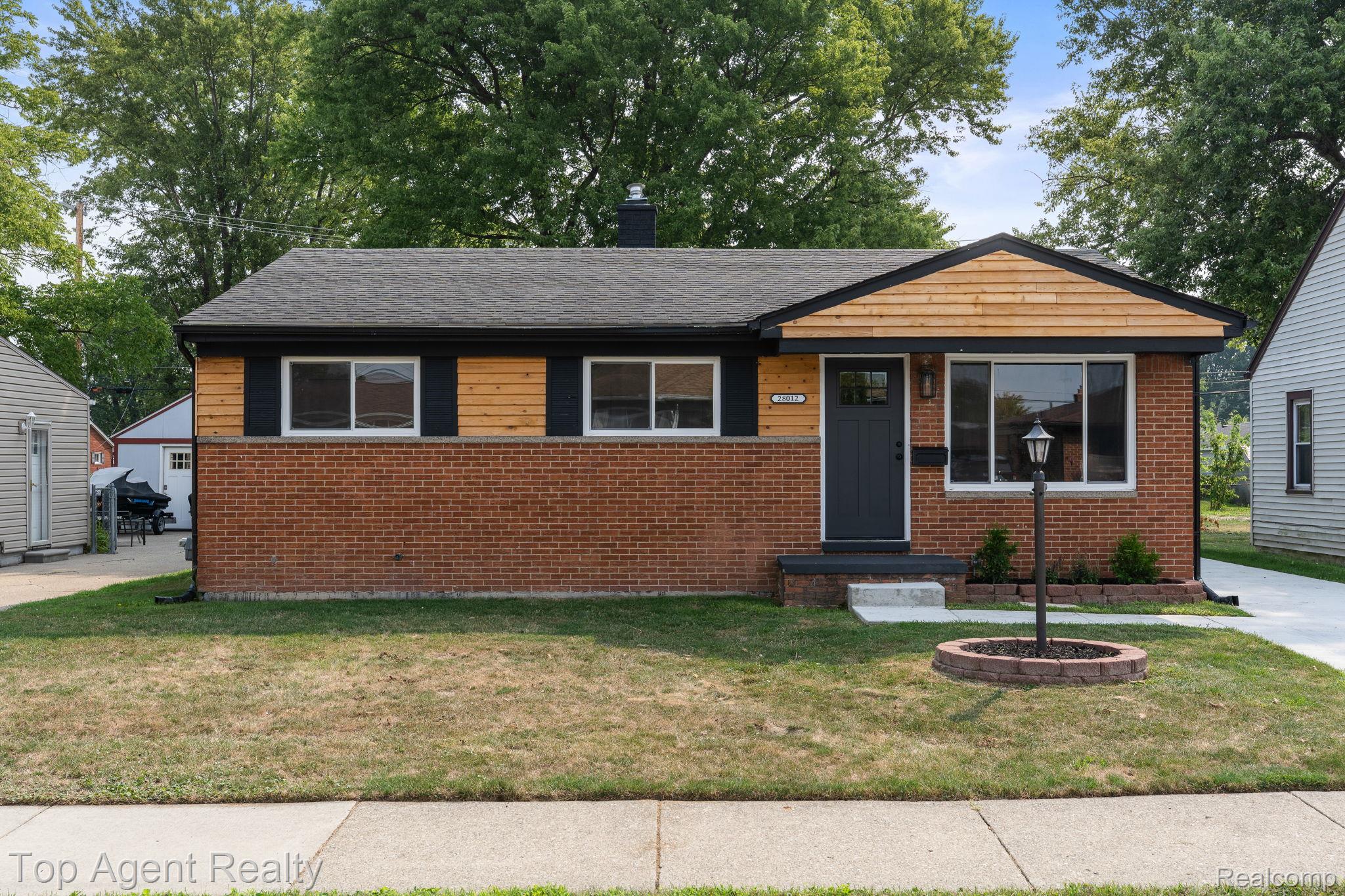 28012 Gladstone Street Property Photo 1