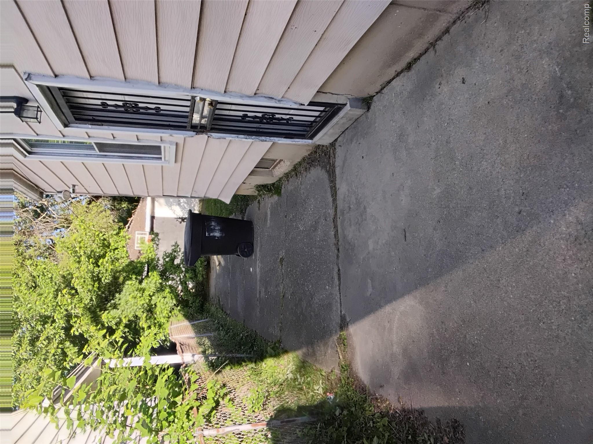 8275 Vaughan Street Property Photo 2
