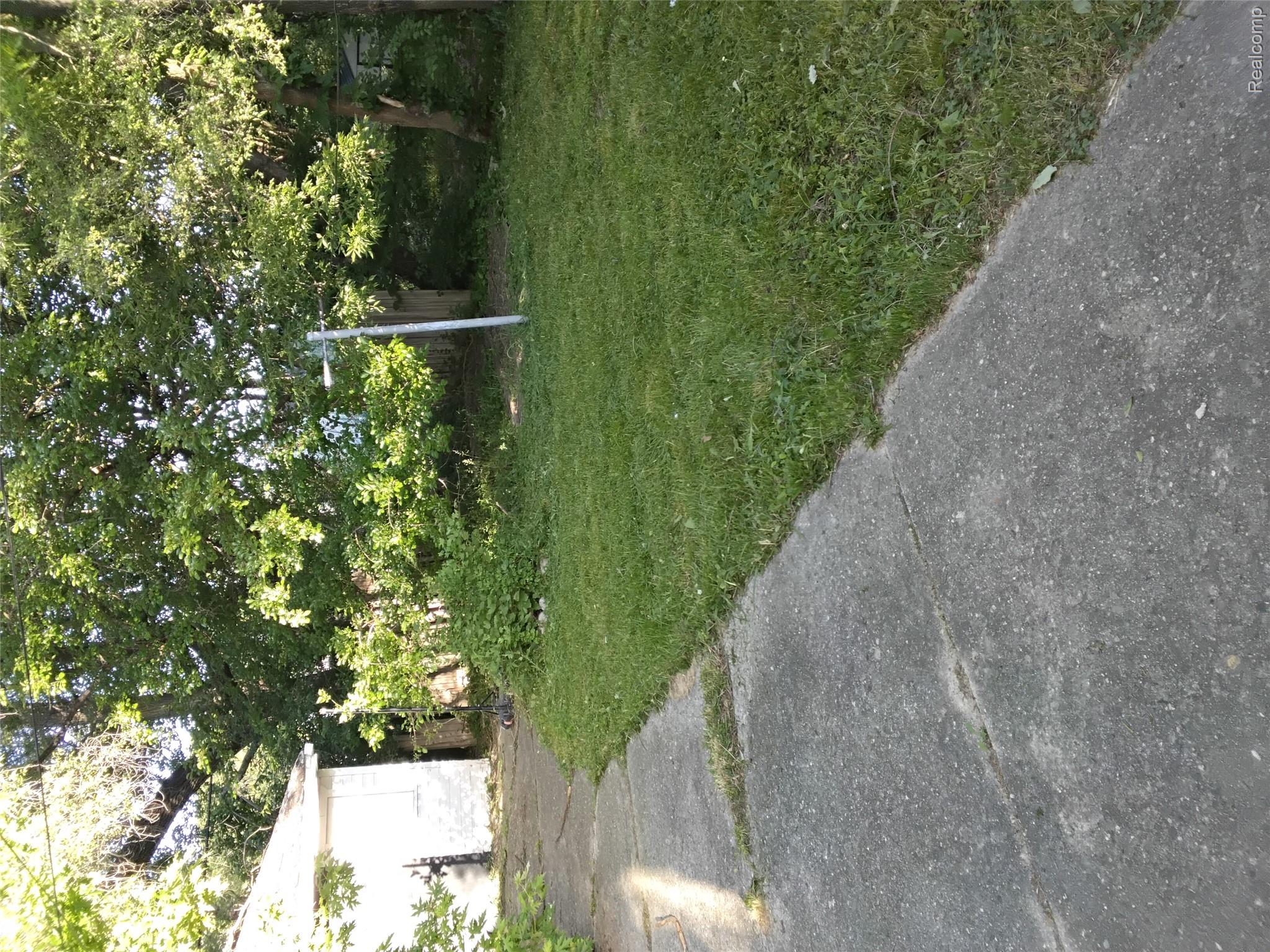 8275 Vaughan Street Property Photo 3