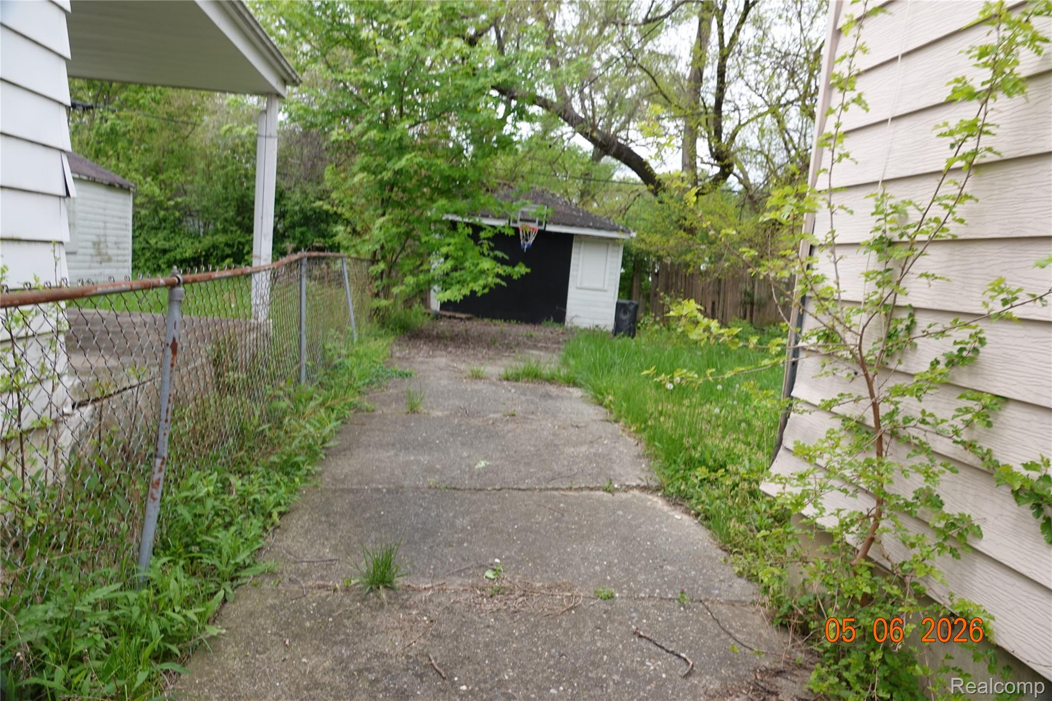 8275 Vaughan Street Property Photo 6