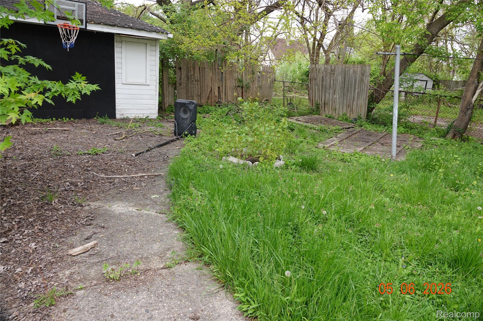 8275 Vaughan Street Property Photo 9