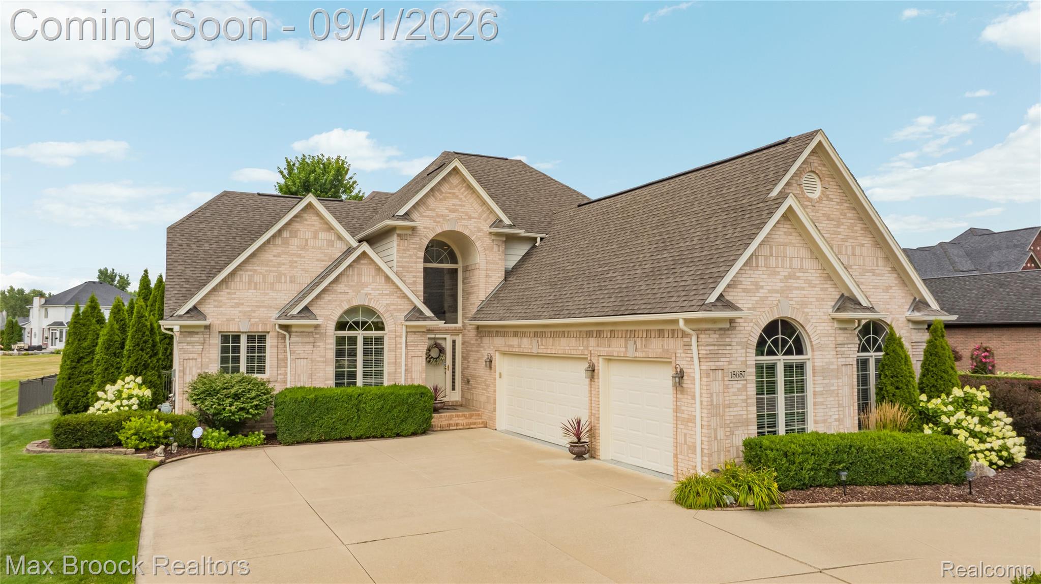15657 Kingsway Drive Property Photo 1