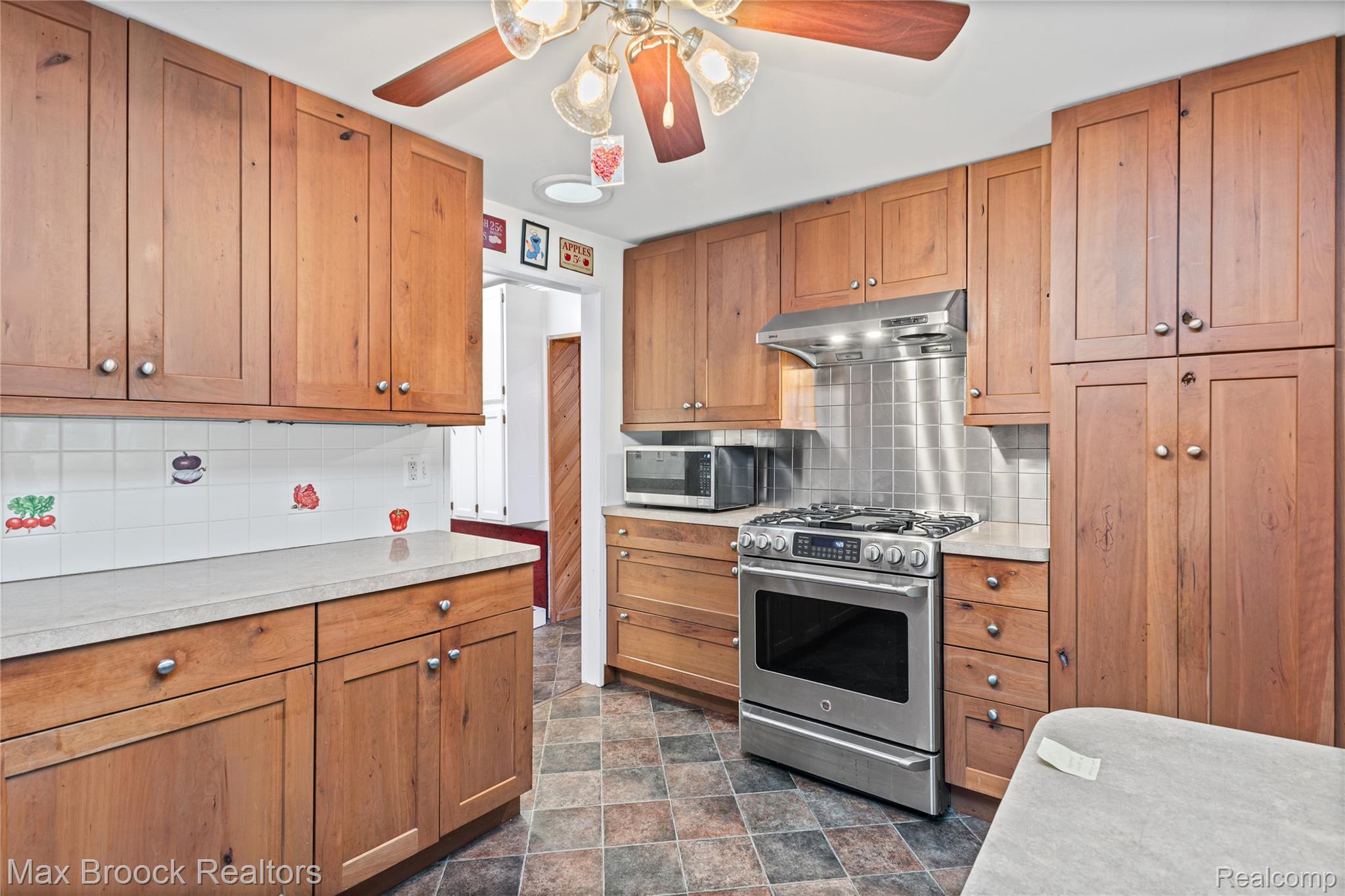 29799 Linden Street Property Photo 29
