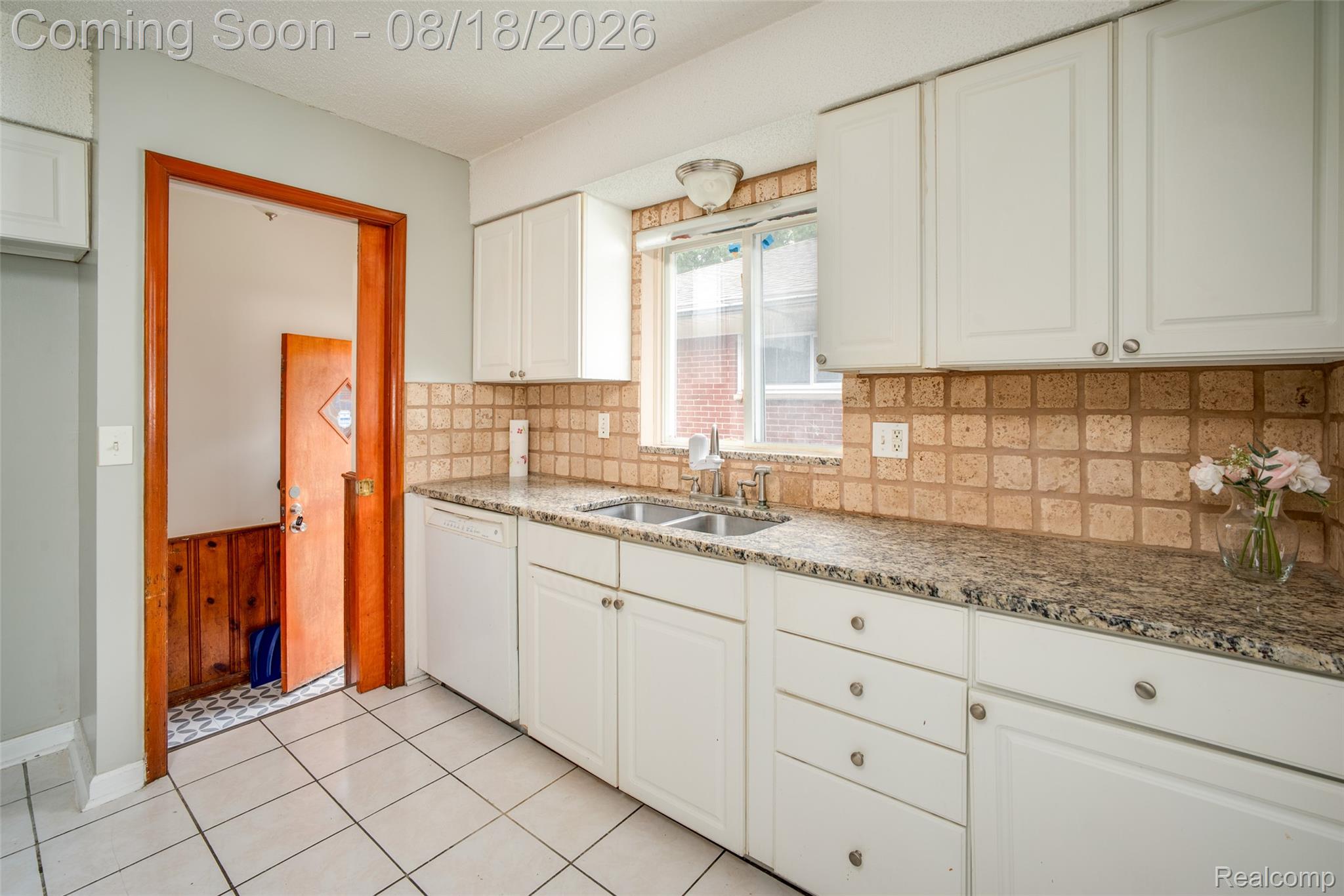 16786 Sprenger Avenue Property Photo 9