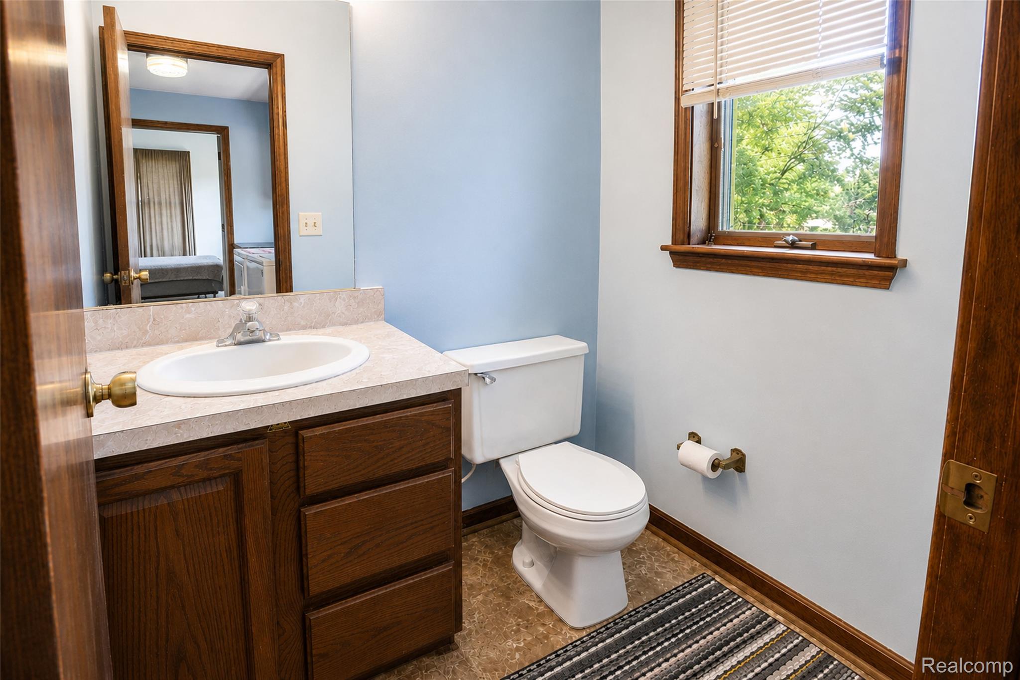 704 E Lovell Drive Property Photo 18