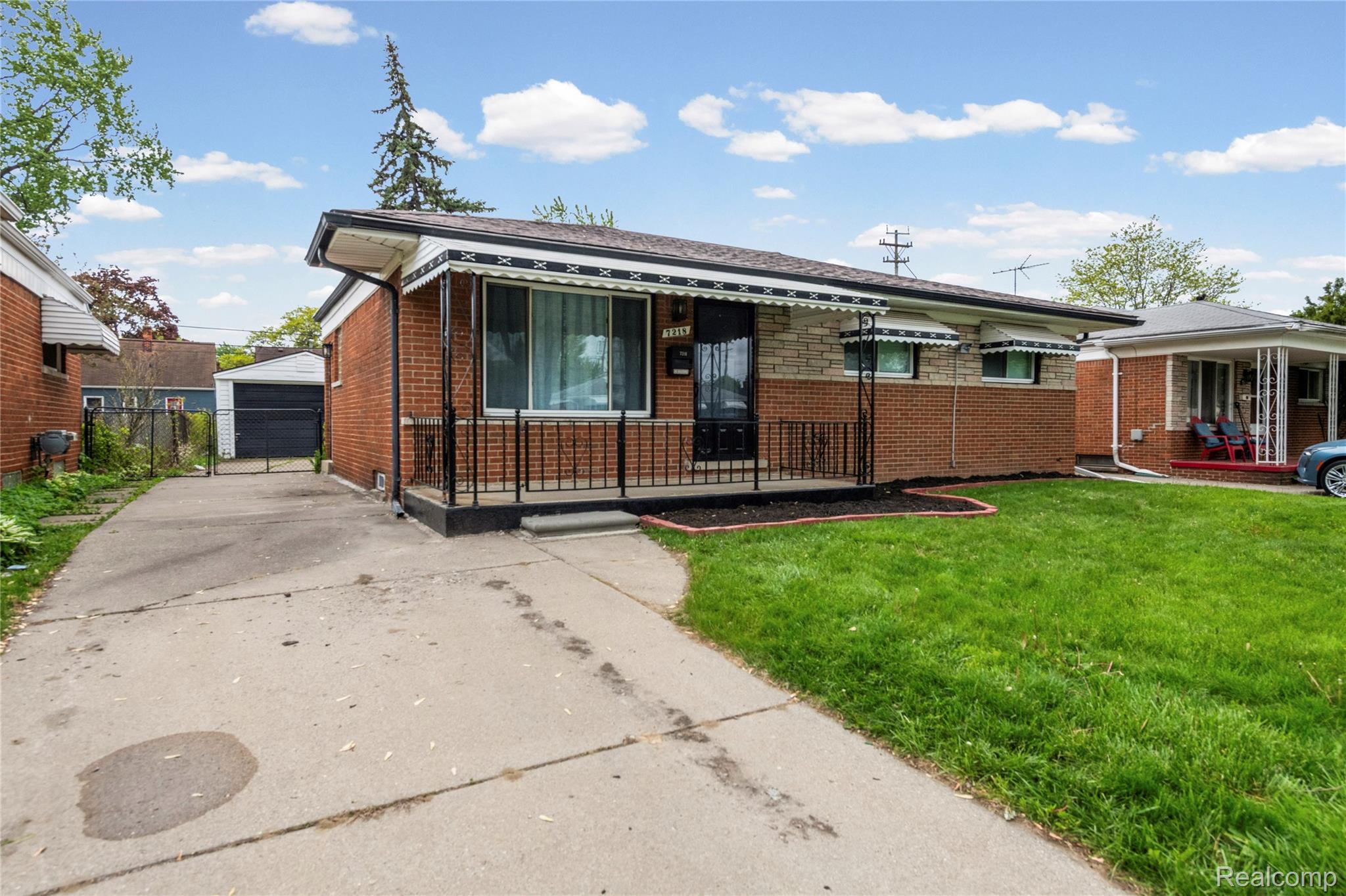 7218 Superior Property Photo 3