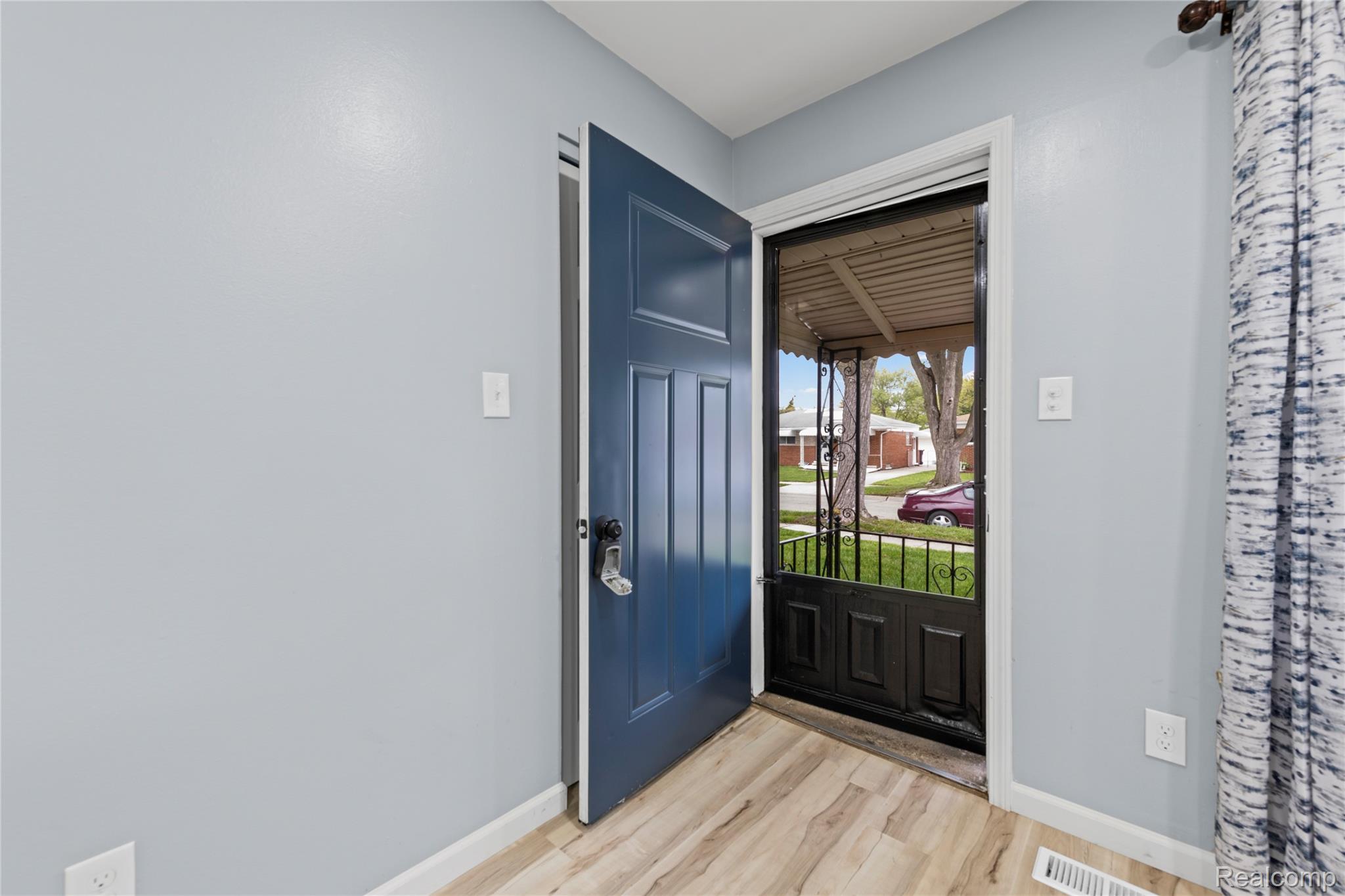 7218 Superior Property Photo 4