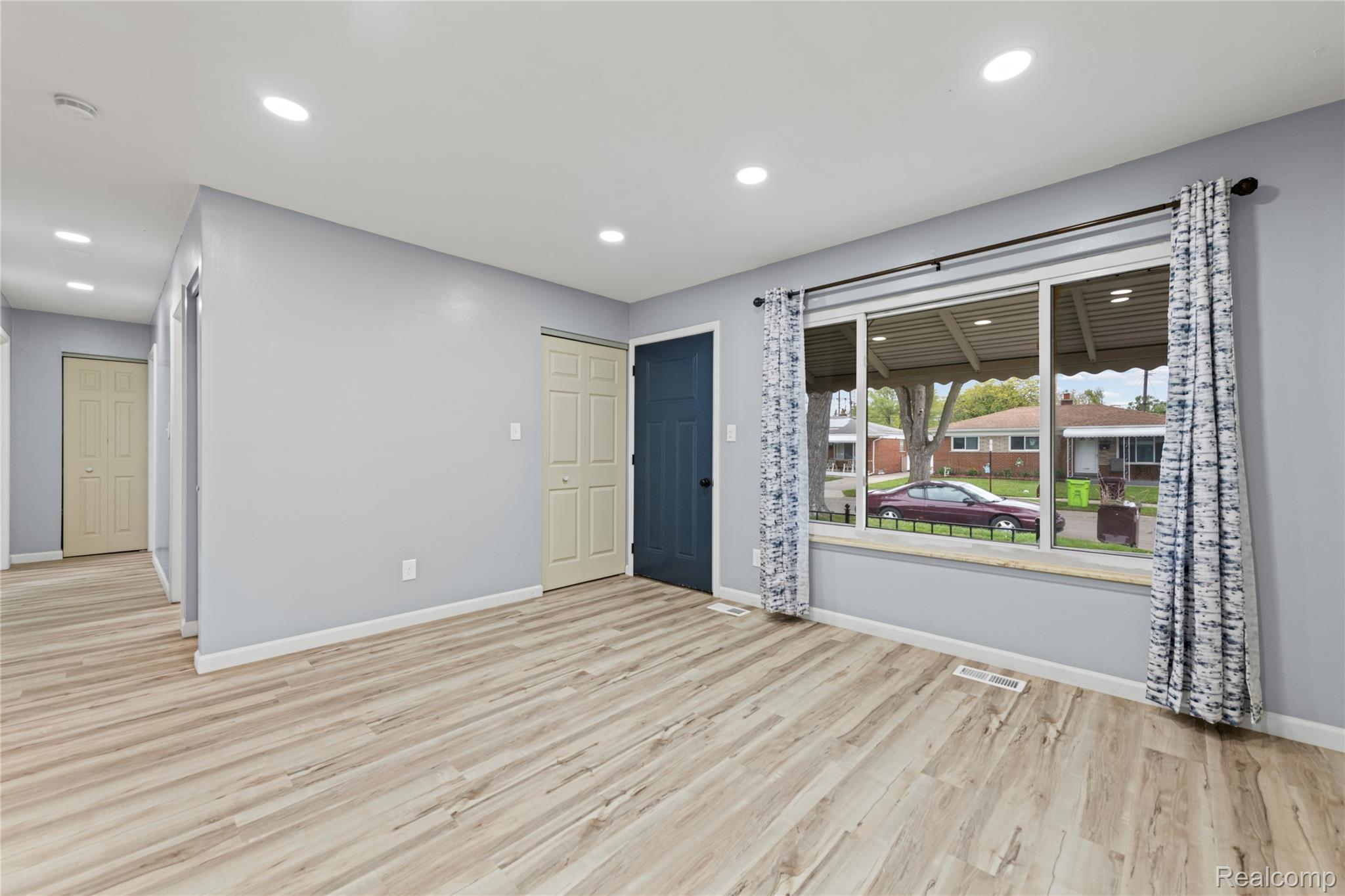 7218 Superior Property Photo 6