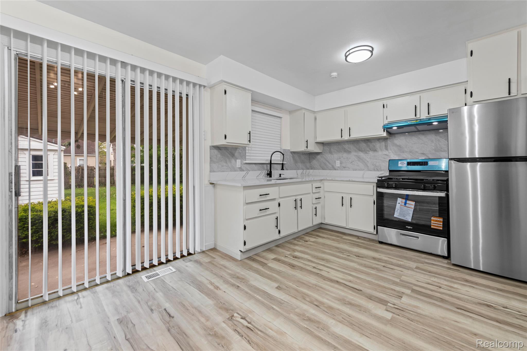 7218 Superior Property Photo 12