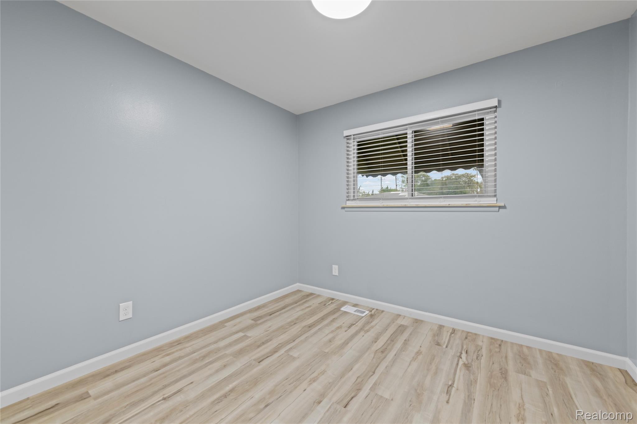 7218 Superior Property Photo 16