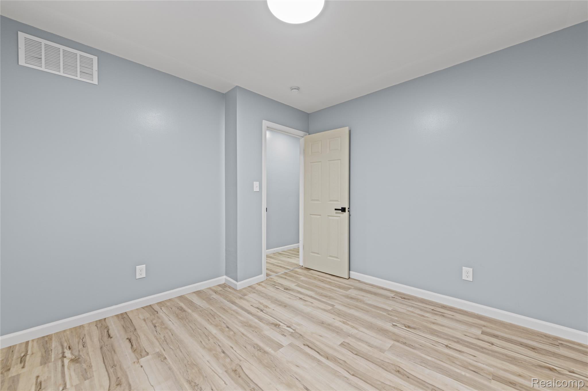 7218 Superior Property Photo 18