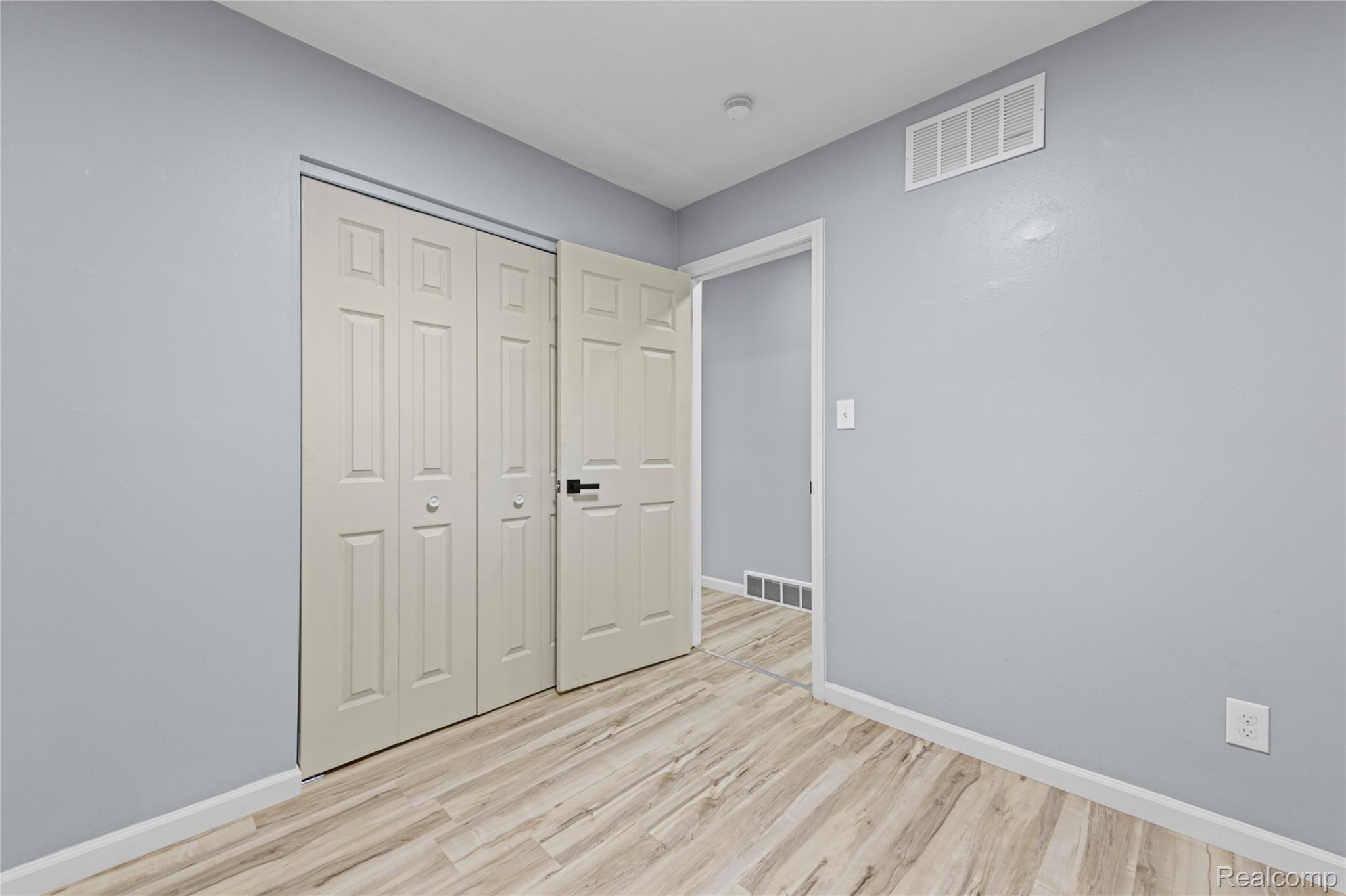 7218 Superior Property Photo 20