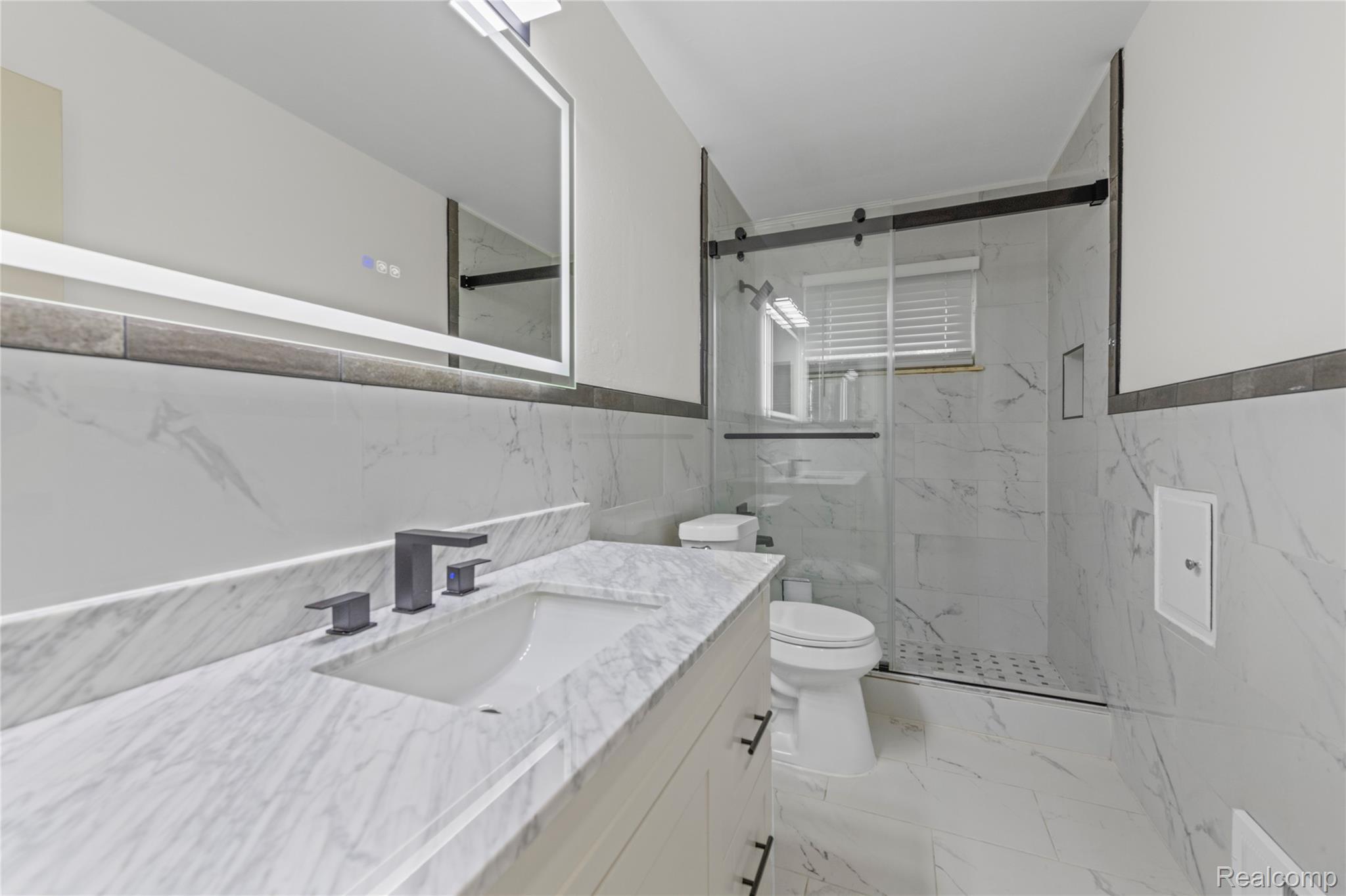 7218 Superior Property Photo 24
