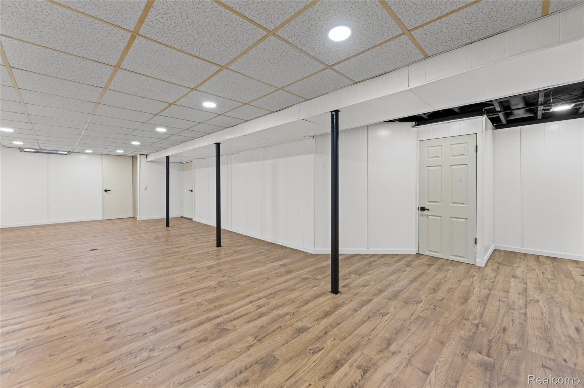7218 Superior Property Photo 28