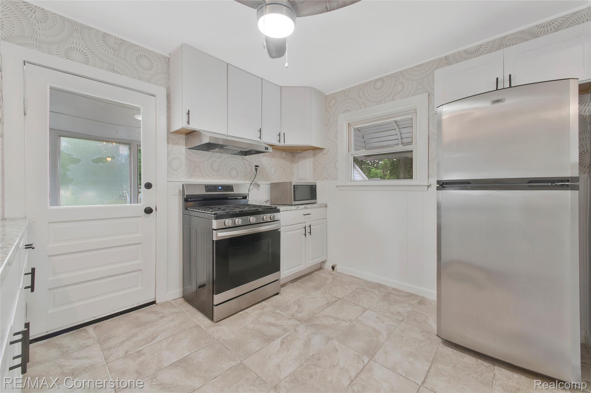 36007 Schley Avenue Property Photo 11