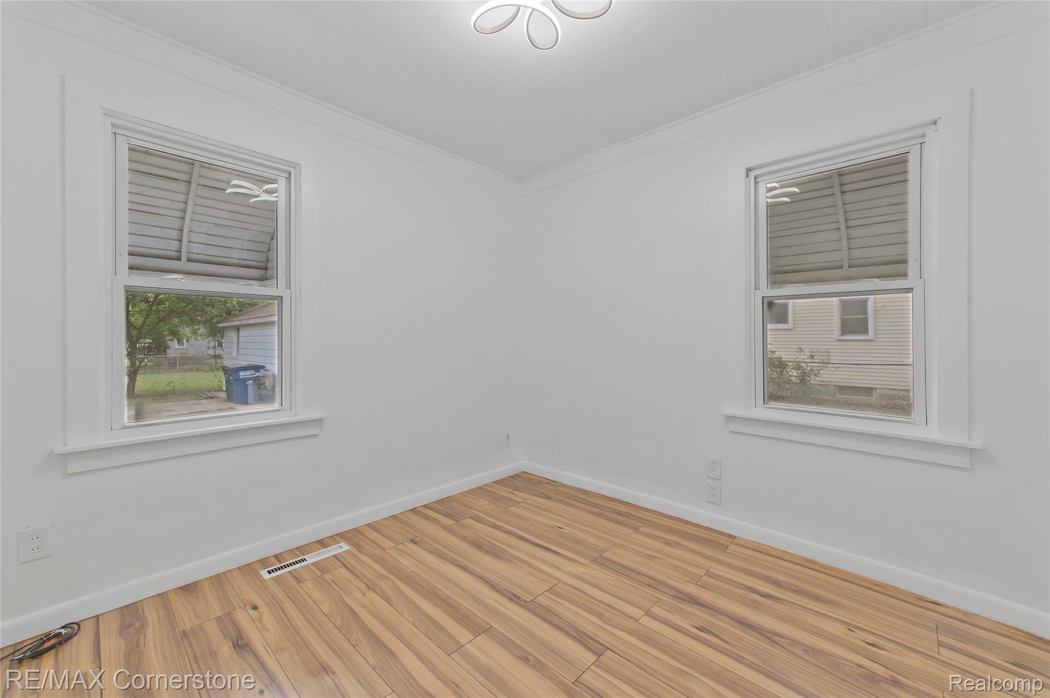 36007 Schley Avenue Property Photo 14