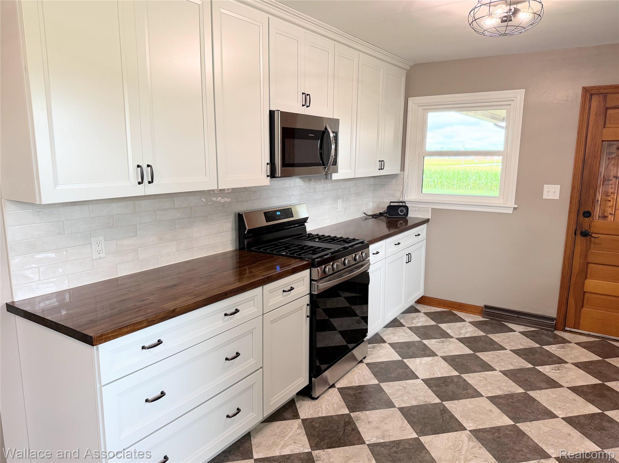 365 E Peck Road Property Photo 12