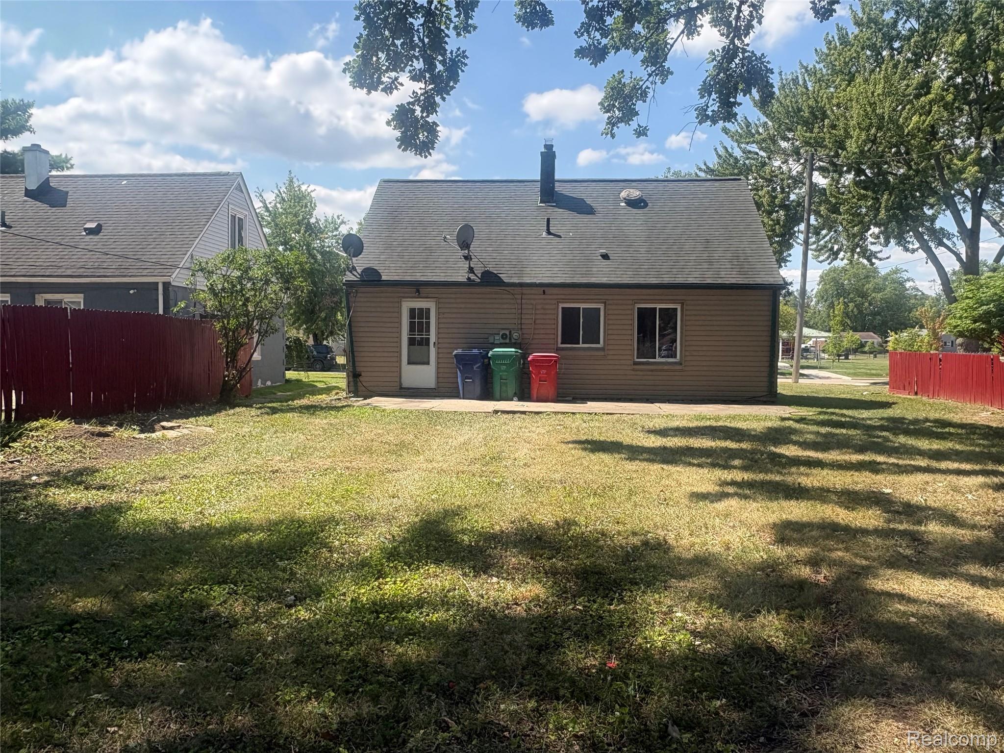 23080 Almond Avenue Property Photo 3