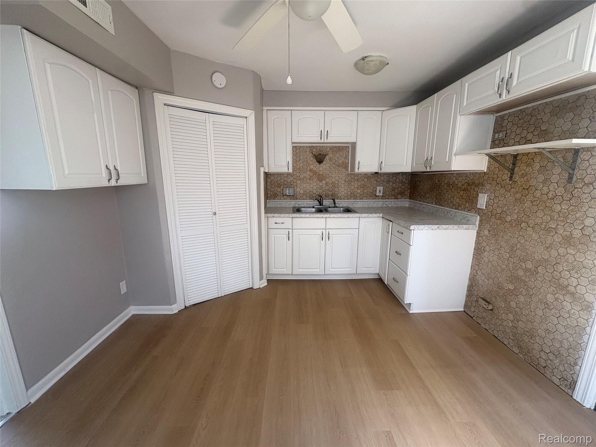 23080 Almond Avenue Property Photo 4