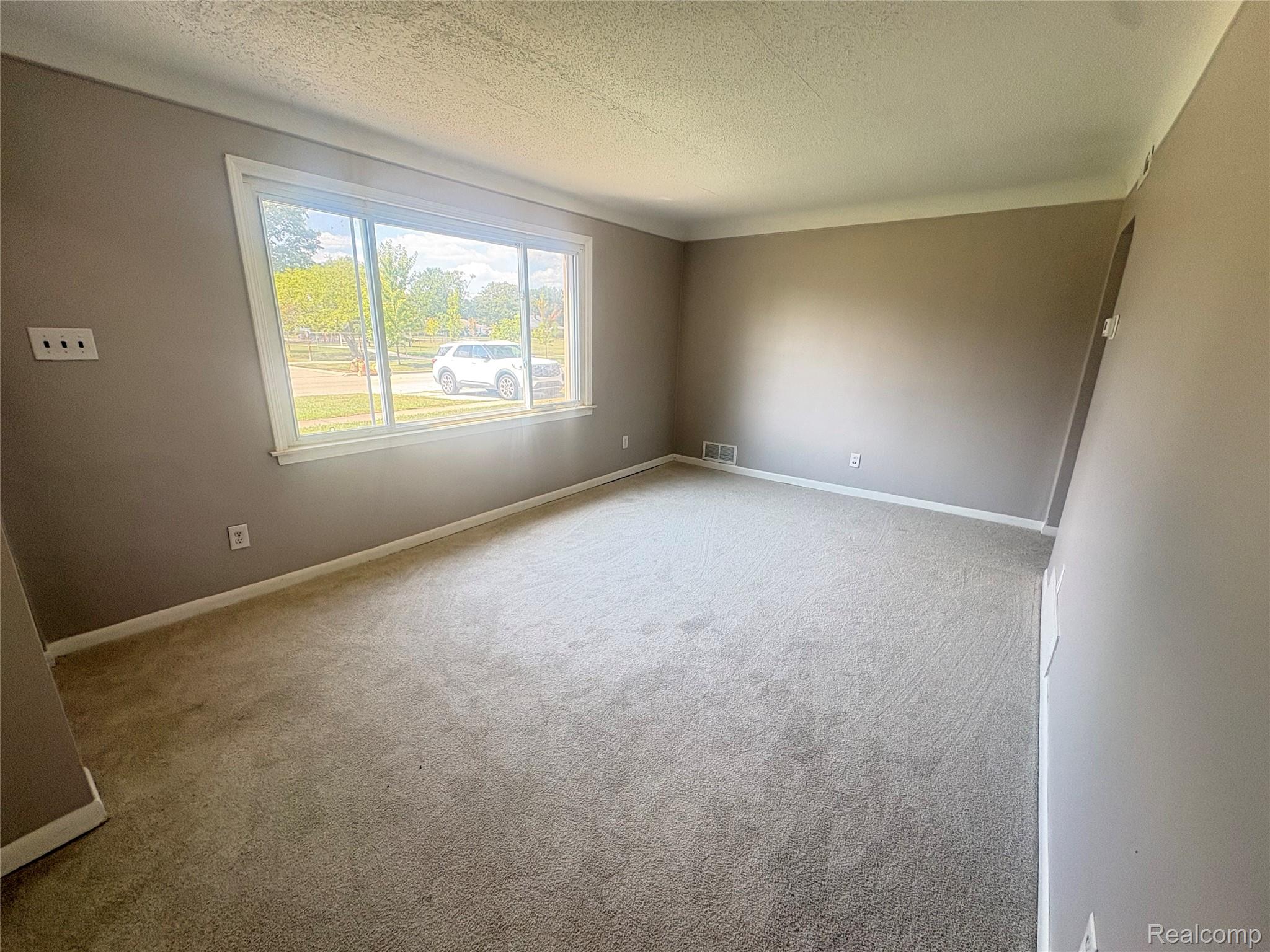 23080 Almond Avenue Property Photo 5