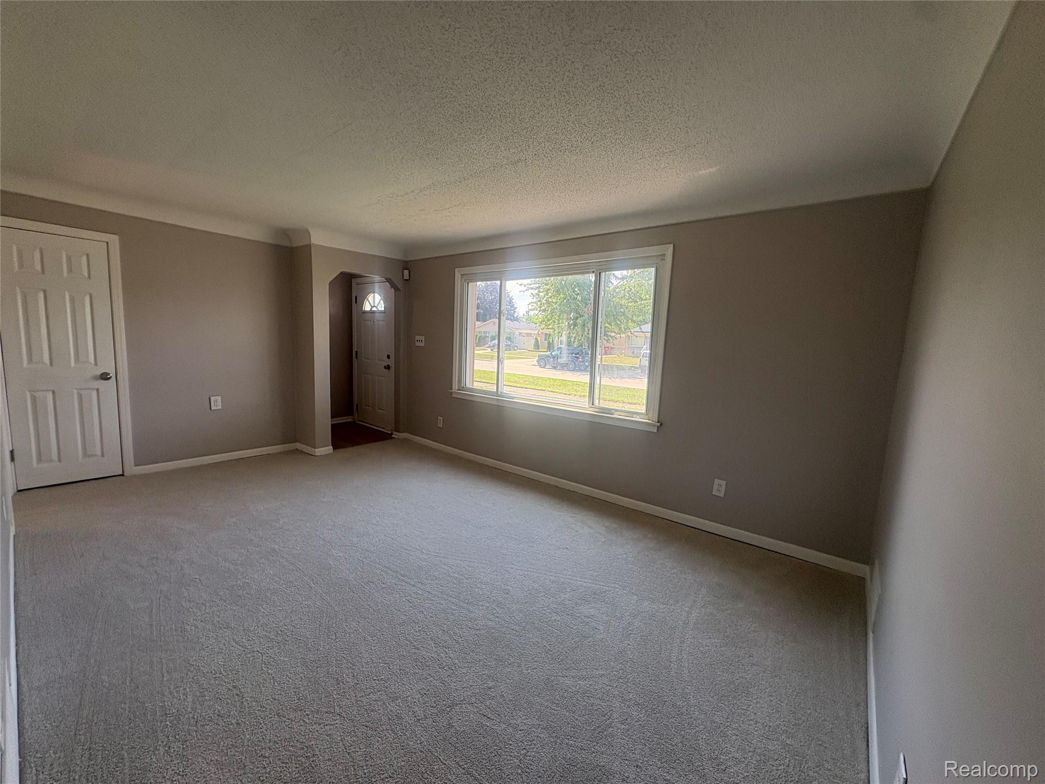 23080 Almond Avenue Property Photo 6