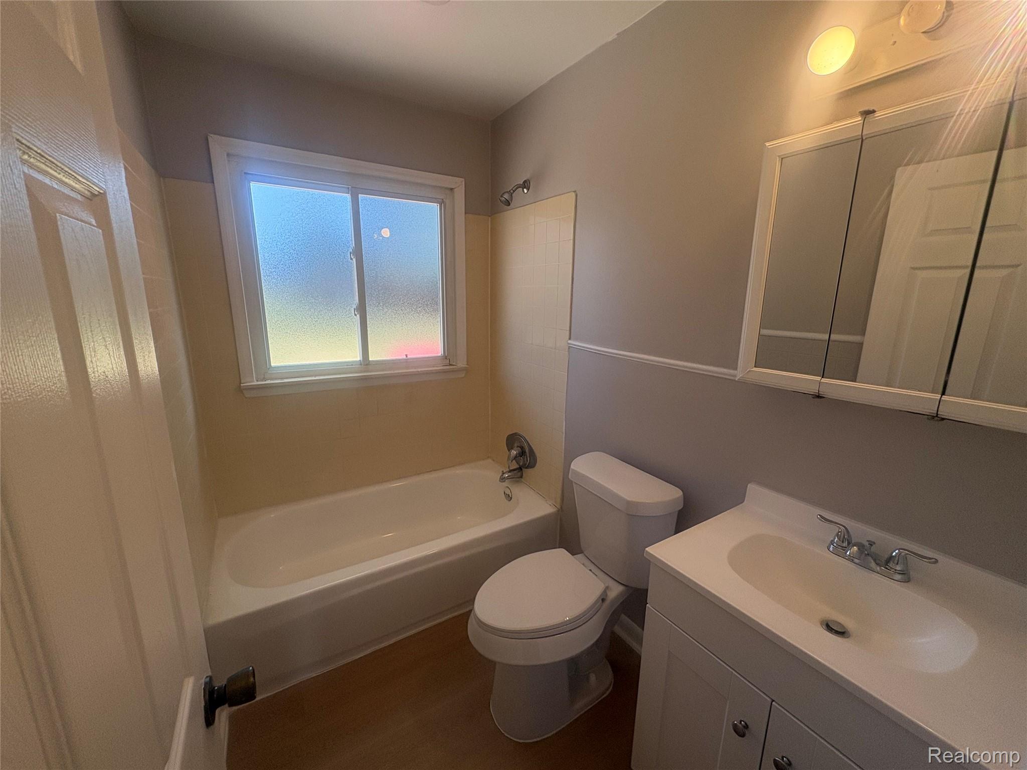 23080 Almond Avenue Property Photo 7