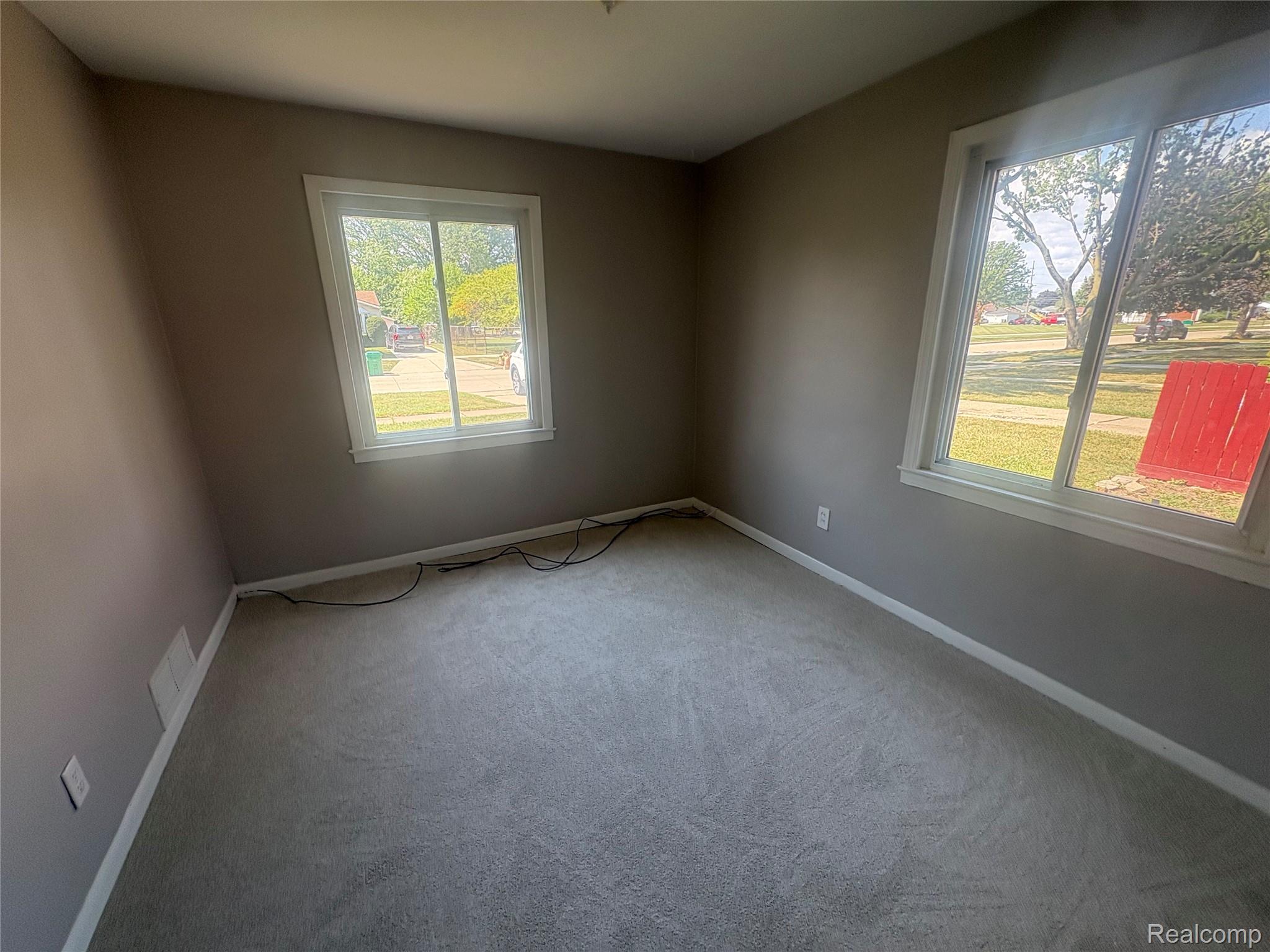 23080 Almond Avenue Property Photo 9