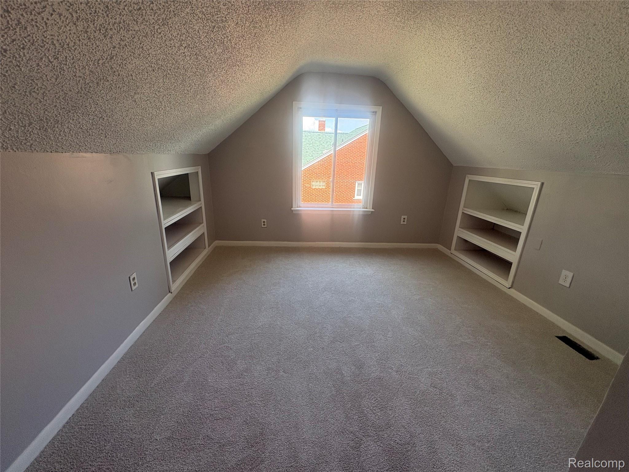 23080 Almond Avenue Property Photo 11
