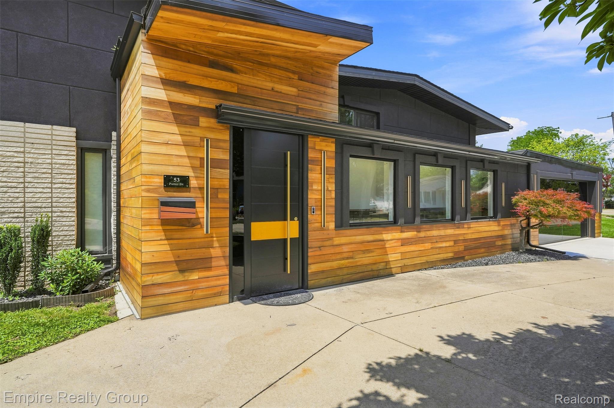 53 Potter Drive Property Photo 3