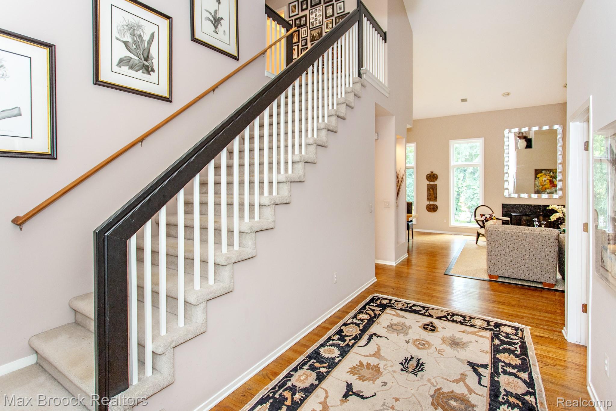 4741 Woodbine Circle Property Photo 4