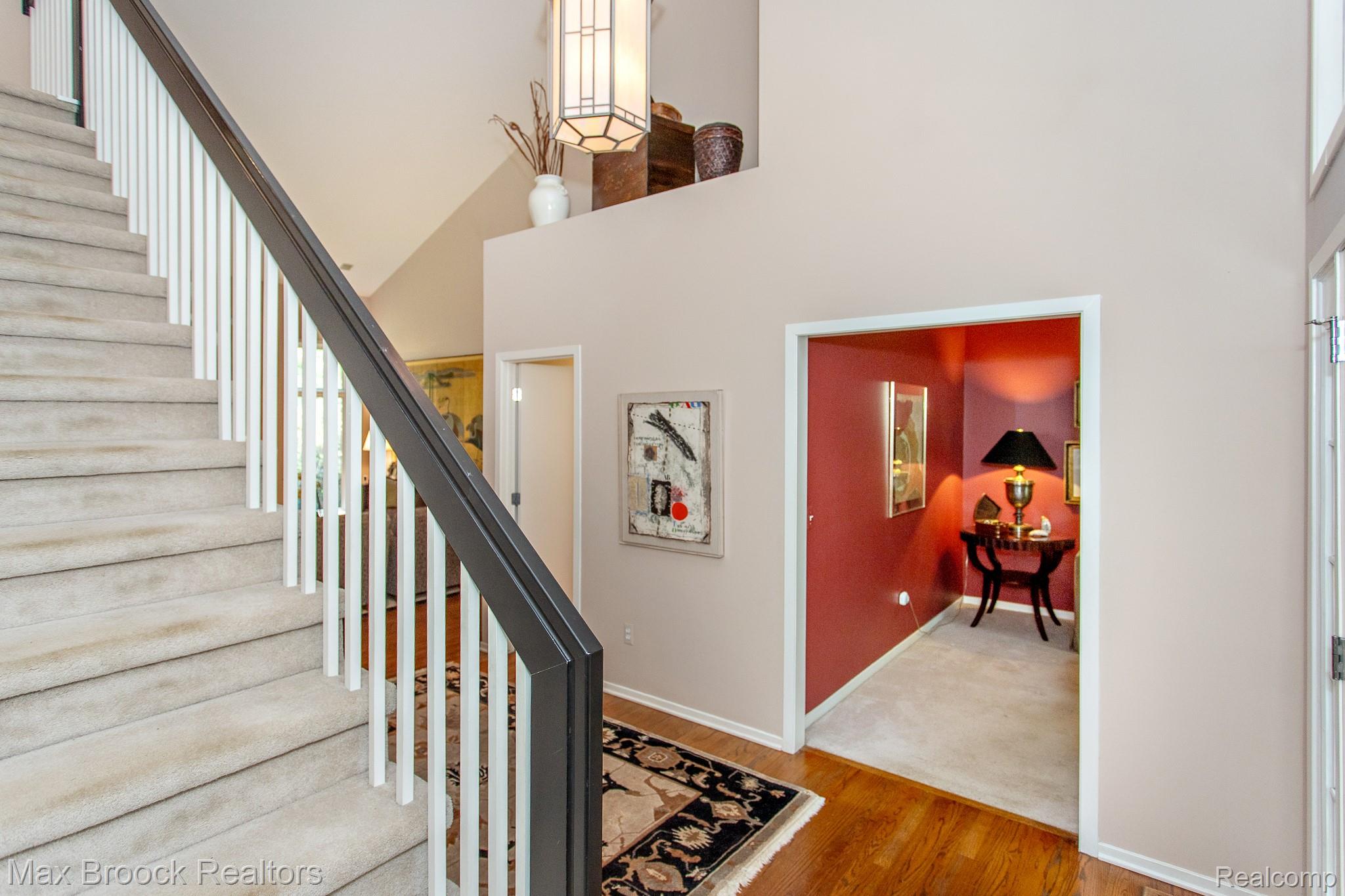 4741 Woodbine Circle Property Photo 6
