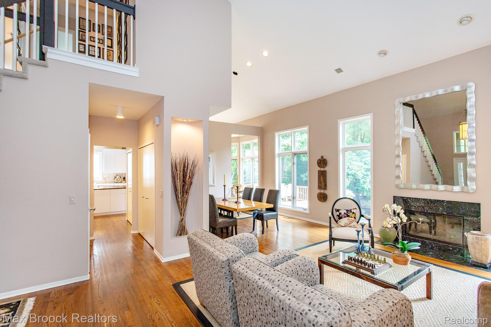 4741 Woodbine Circle Property Photo 10