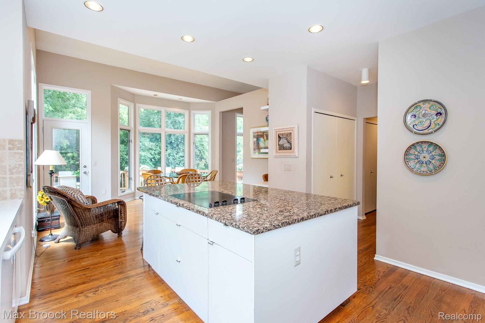 4741 Woodbine Circle Property Photo 18