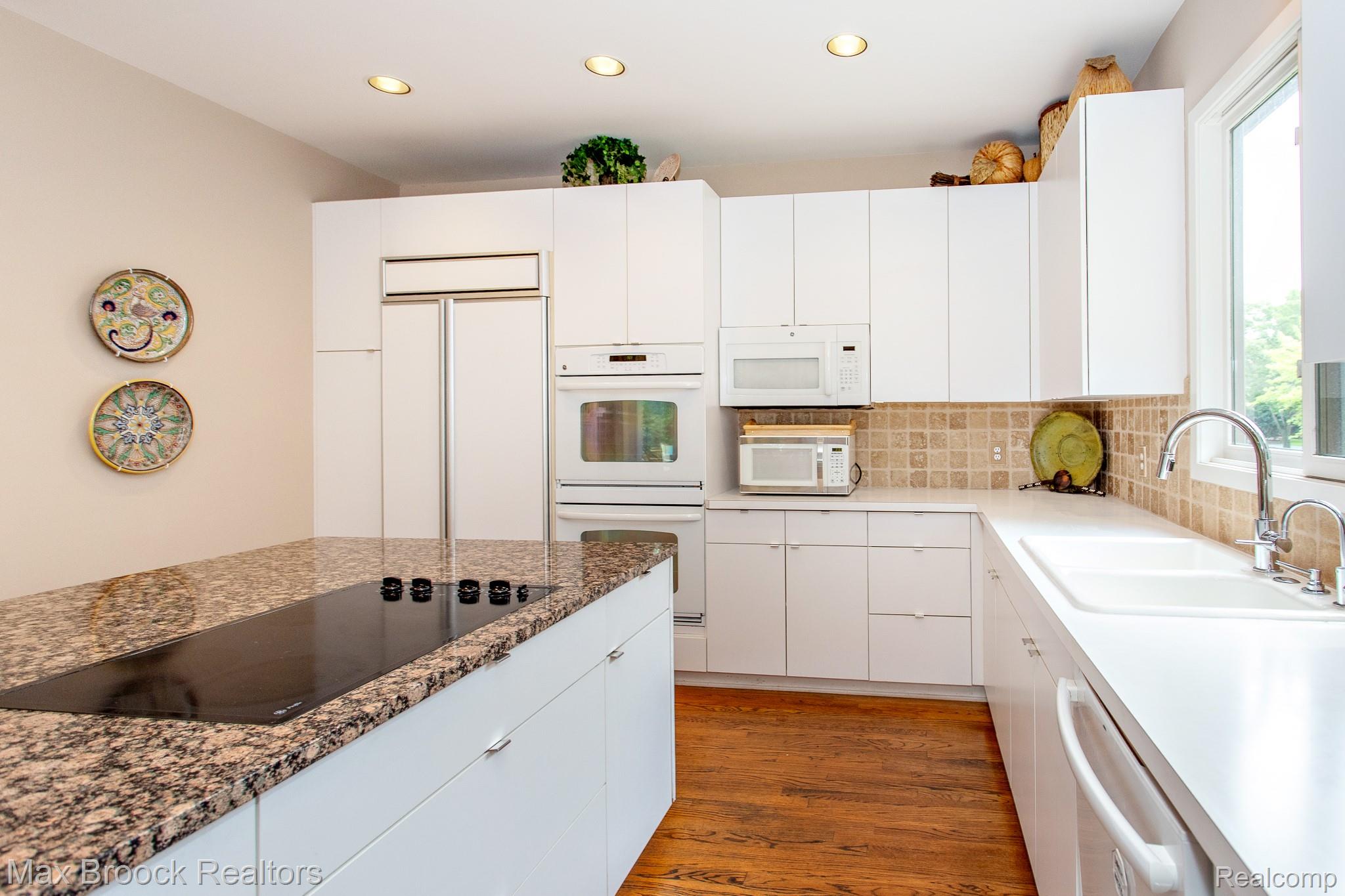 4741 Woodbine Circle Property Photo 20