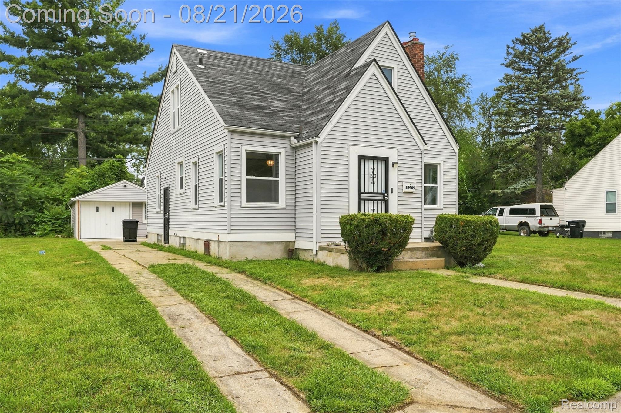 18909 Huntington Road Property Photo 2