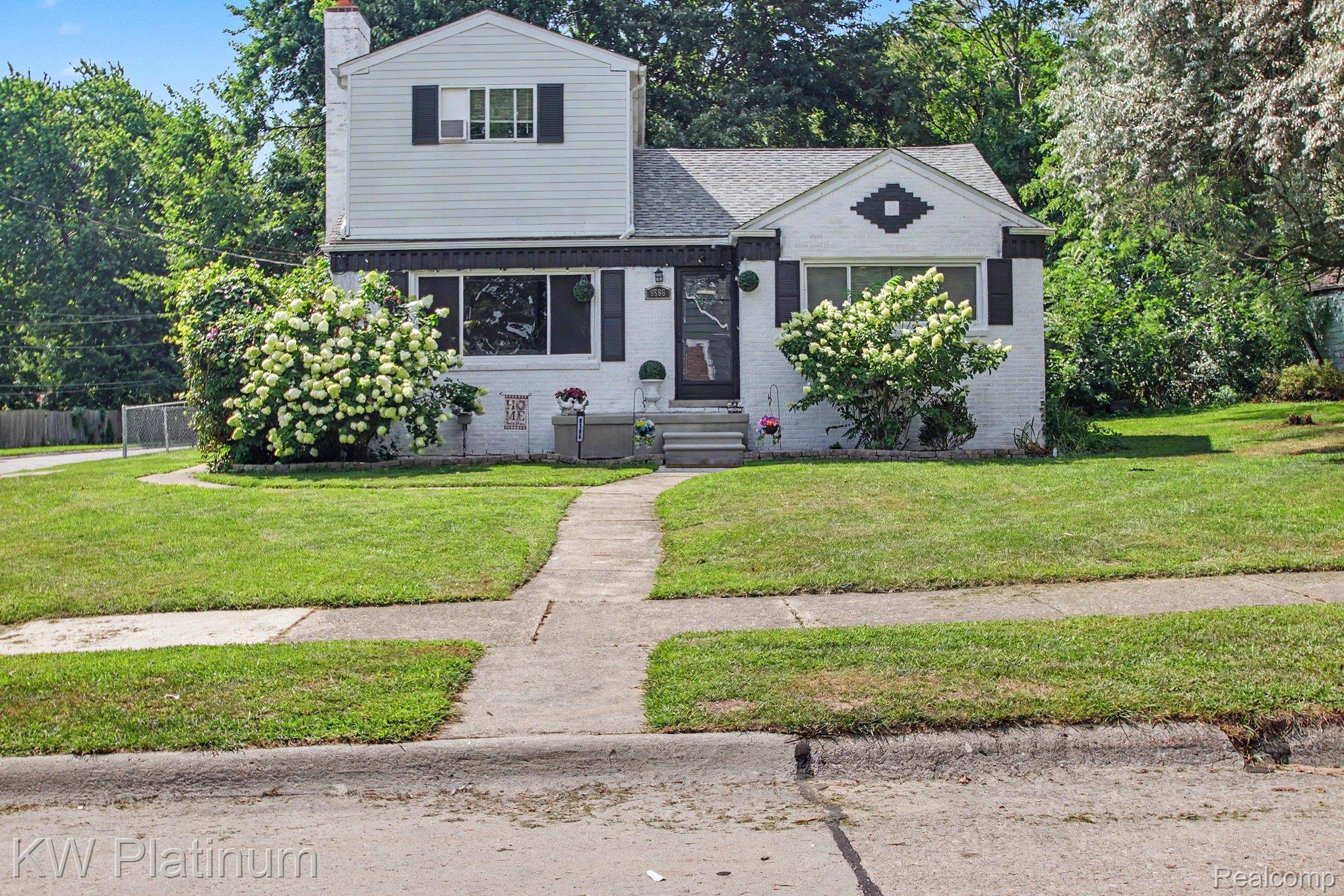 8586 Superior Property Photo 1