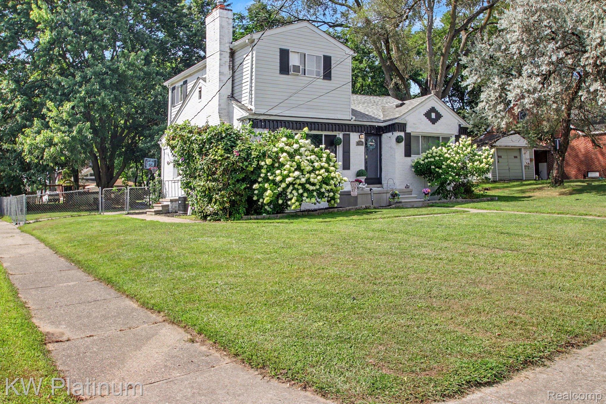 8586 Superior Property Photo 2