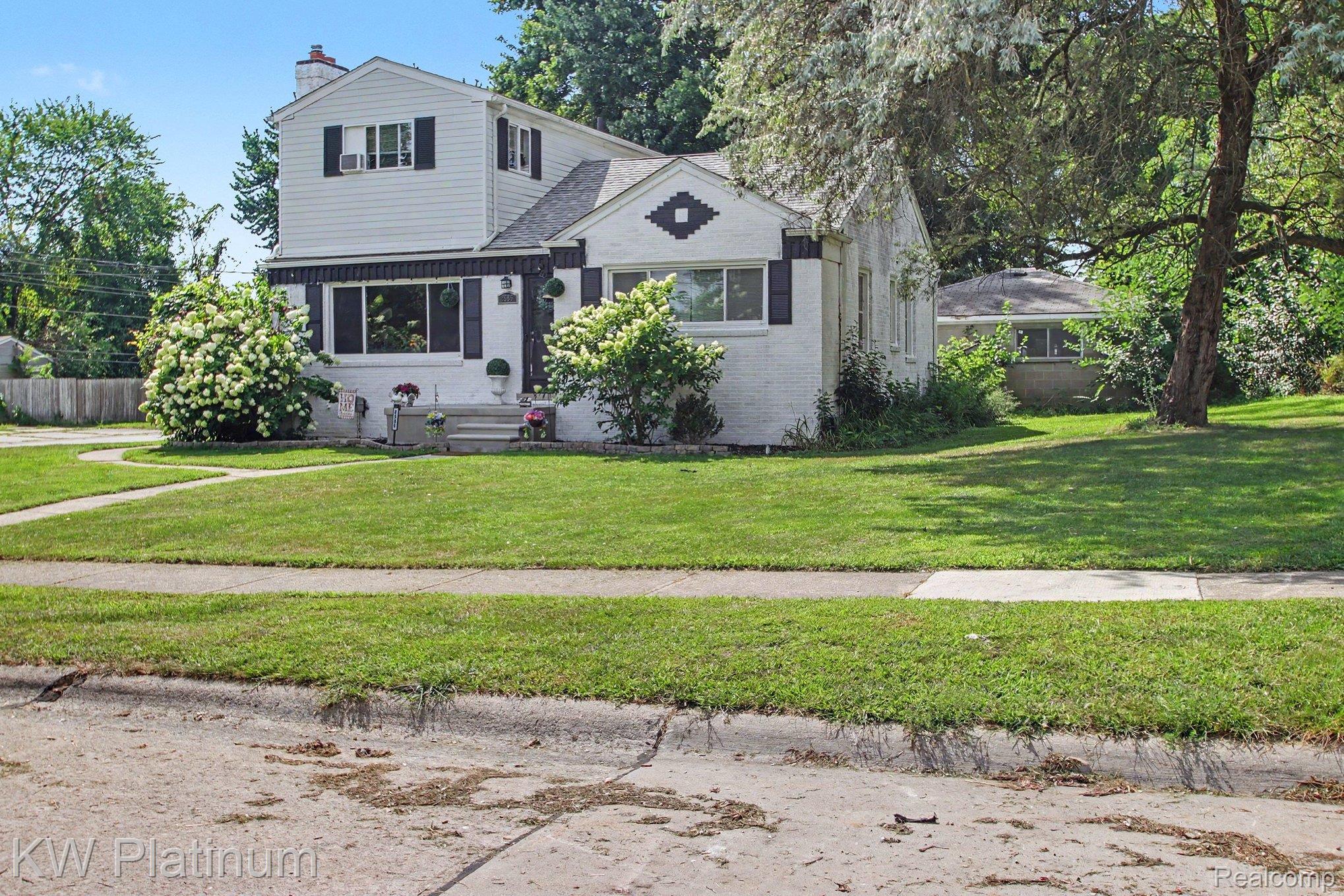 8586 Superior Property Photo 3