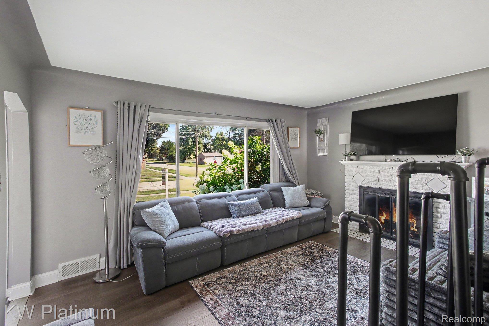 8586 Superior Property Photo 4