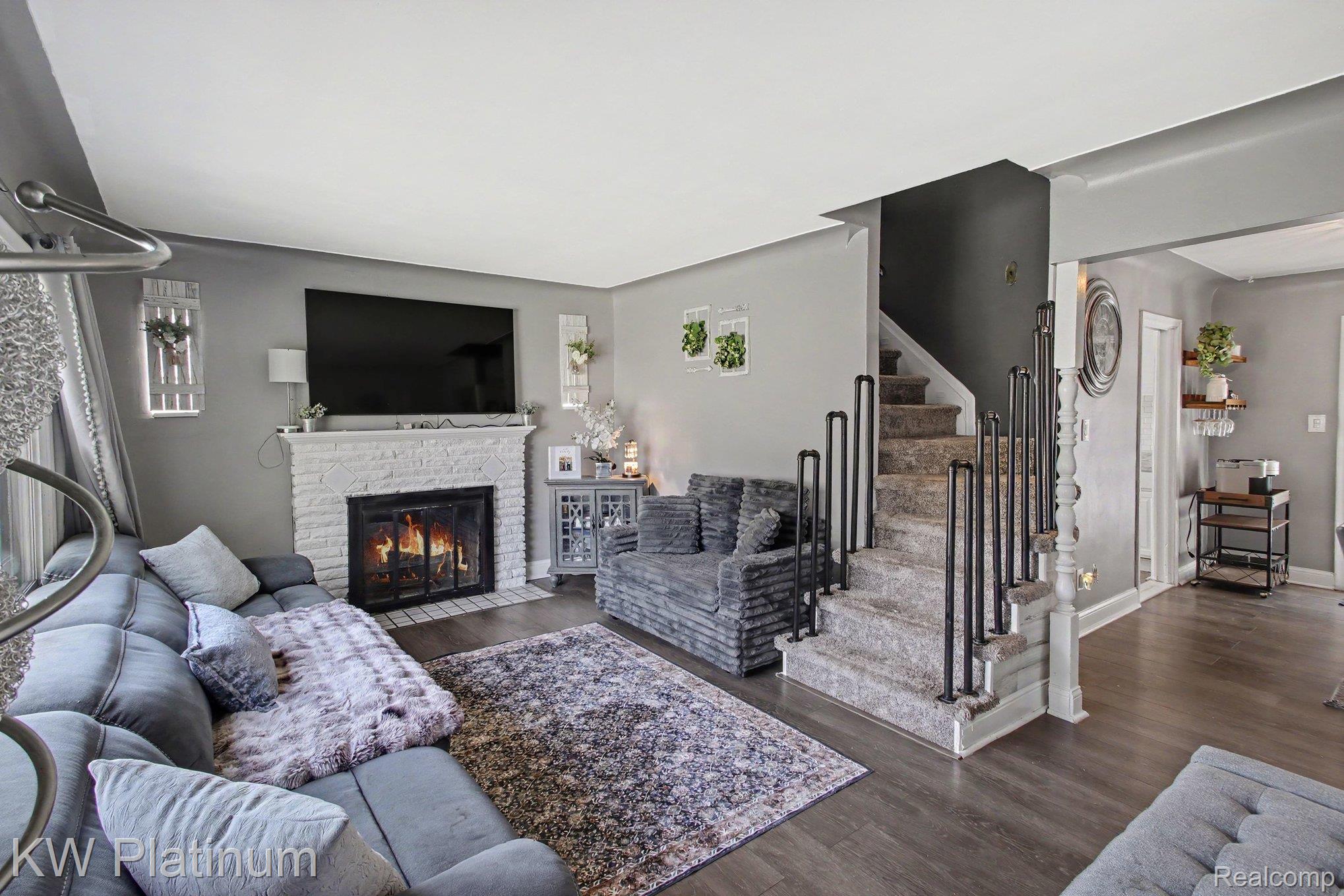 8586 Superior Property Photo 5