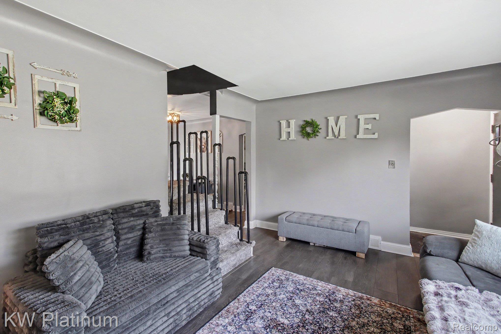8586 Superior Property Photo 6