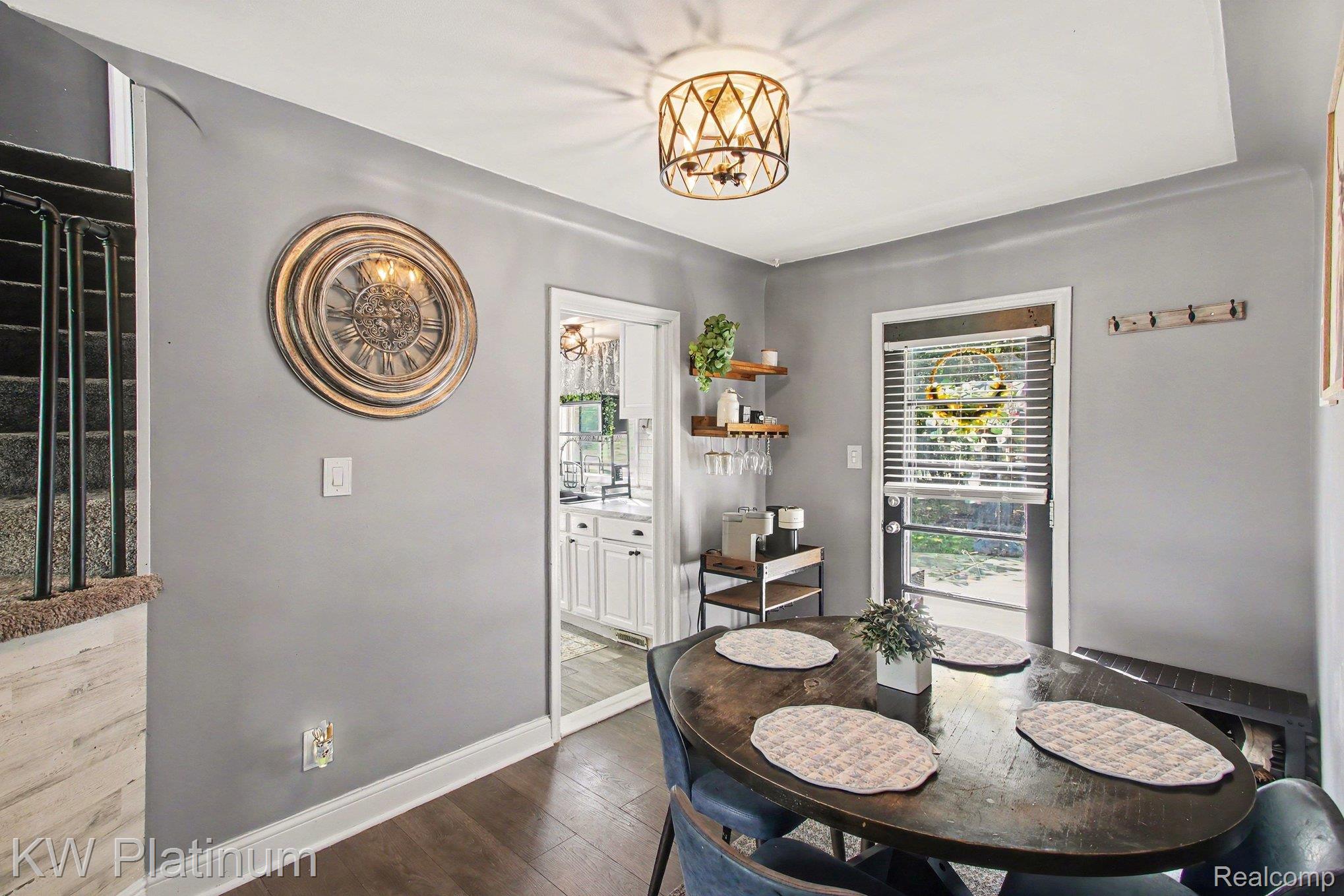 8586 Superior Property Photo 11