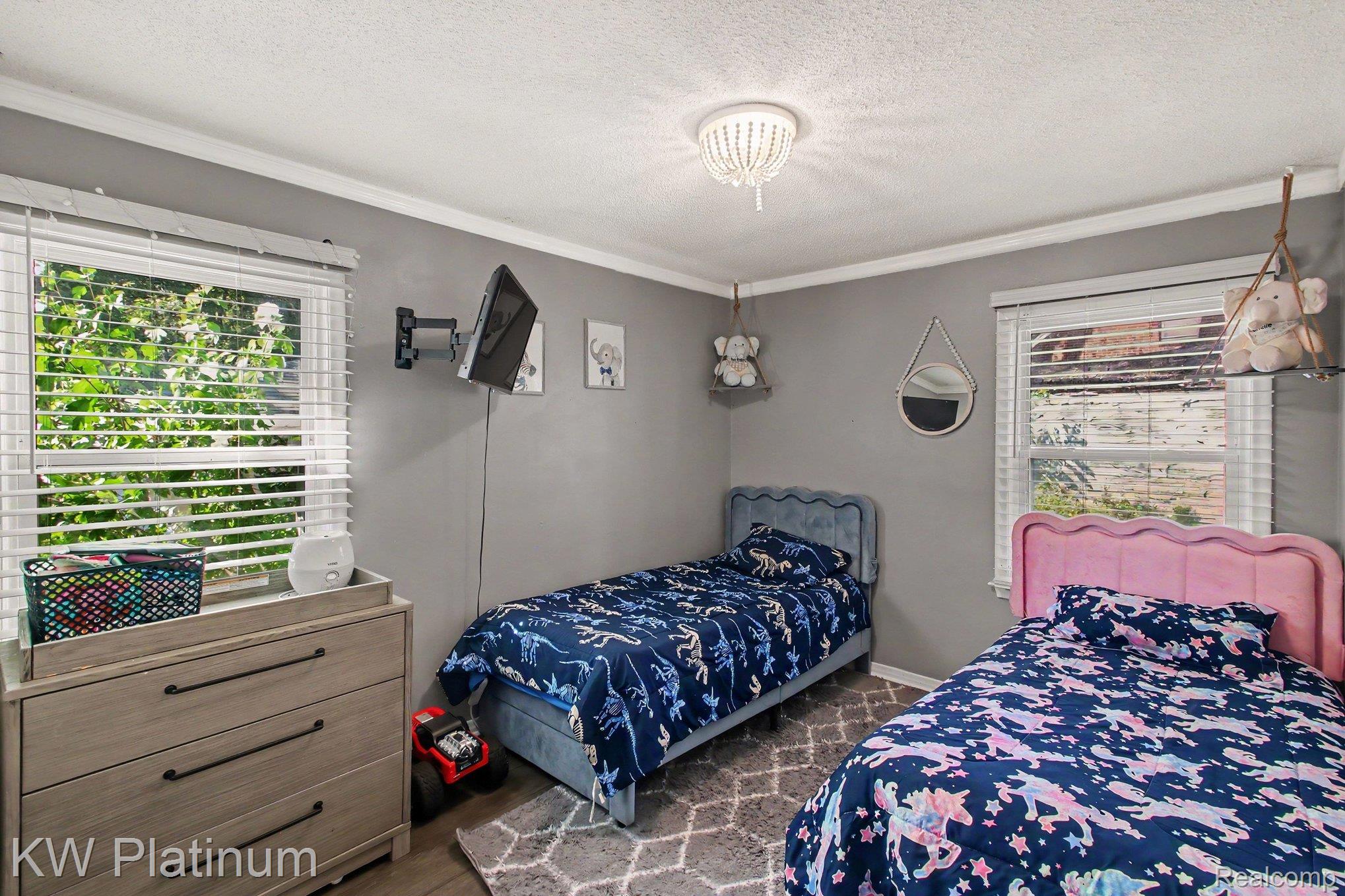 8586 Superior Property Photo 16