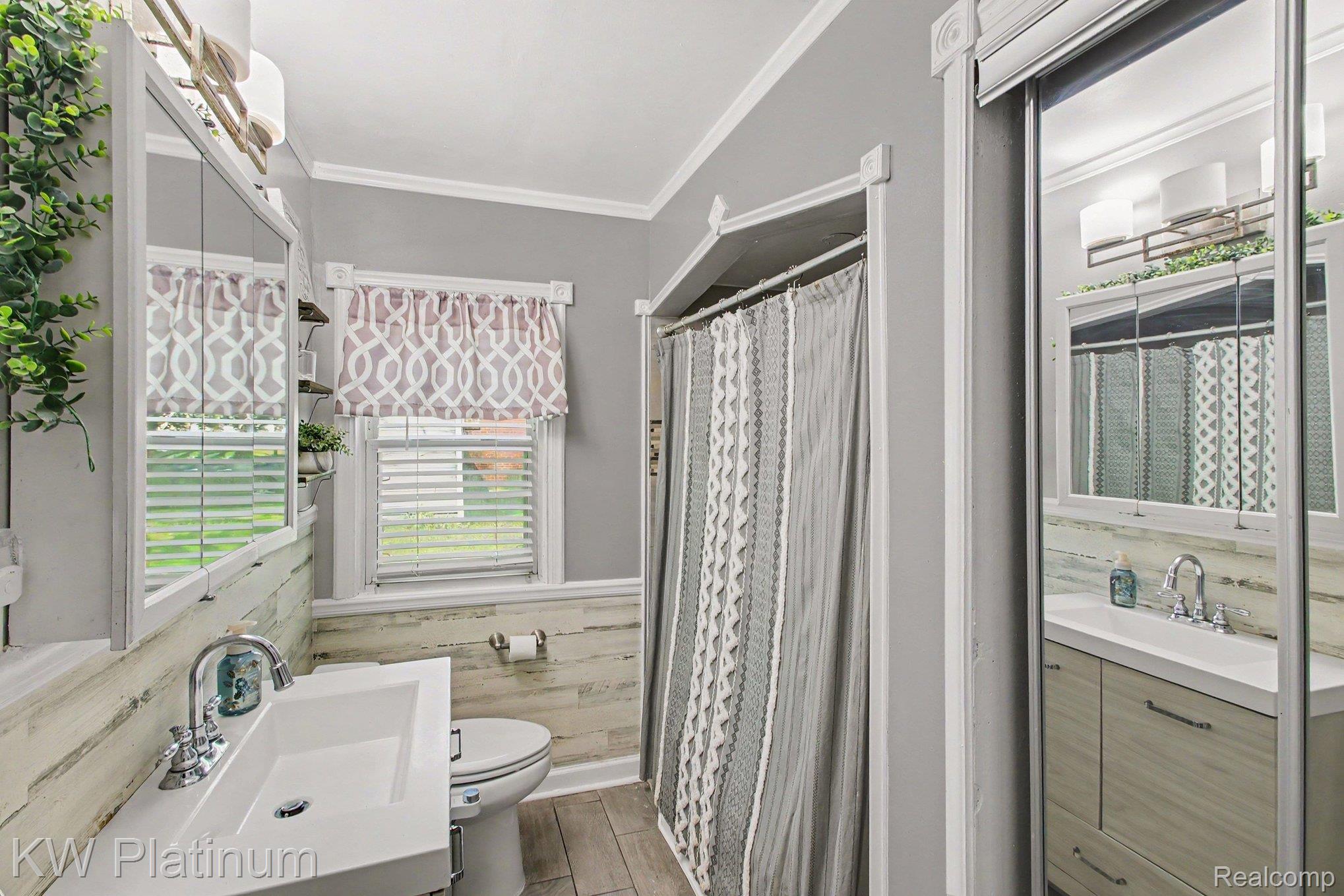 8586 Superior Property Photo 17