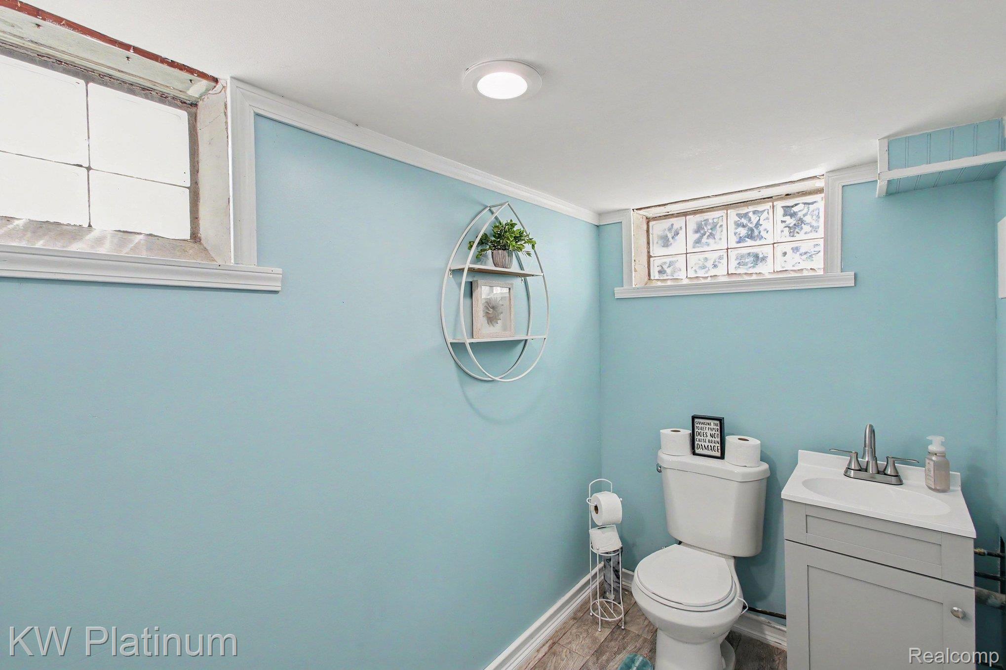 8586 Superior Property Photo 18