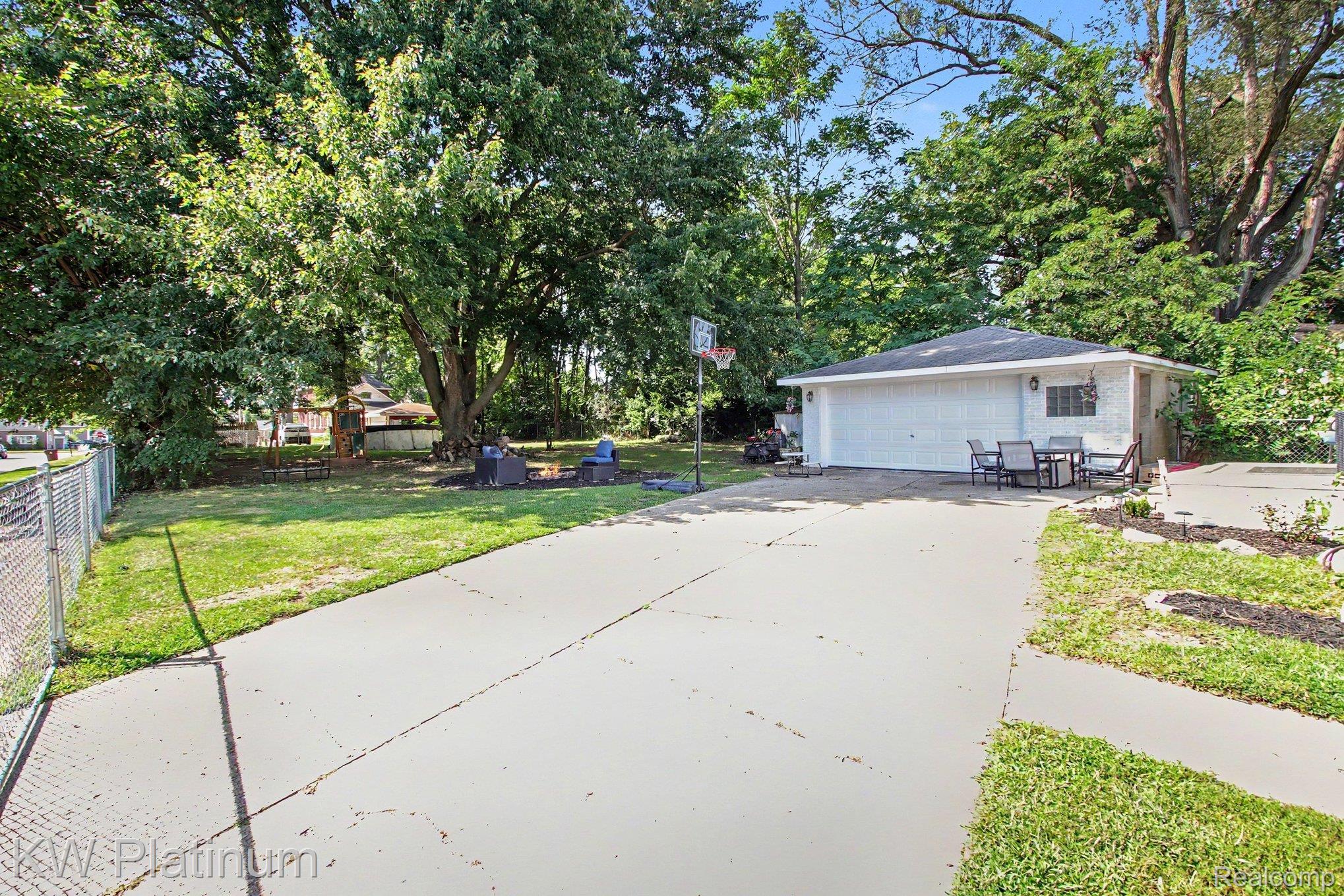 8586 Superior Property Photo 22